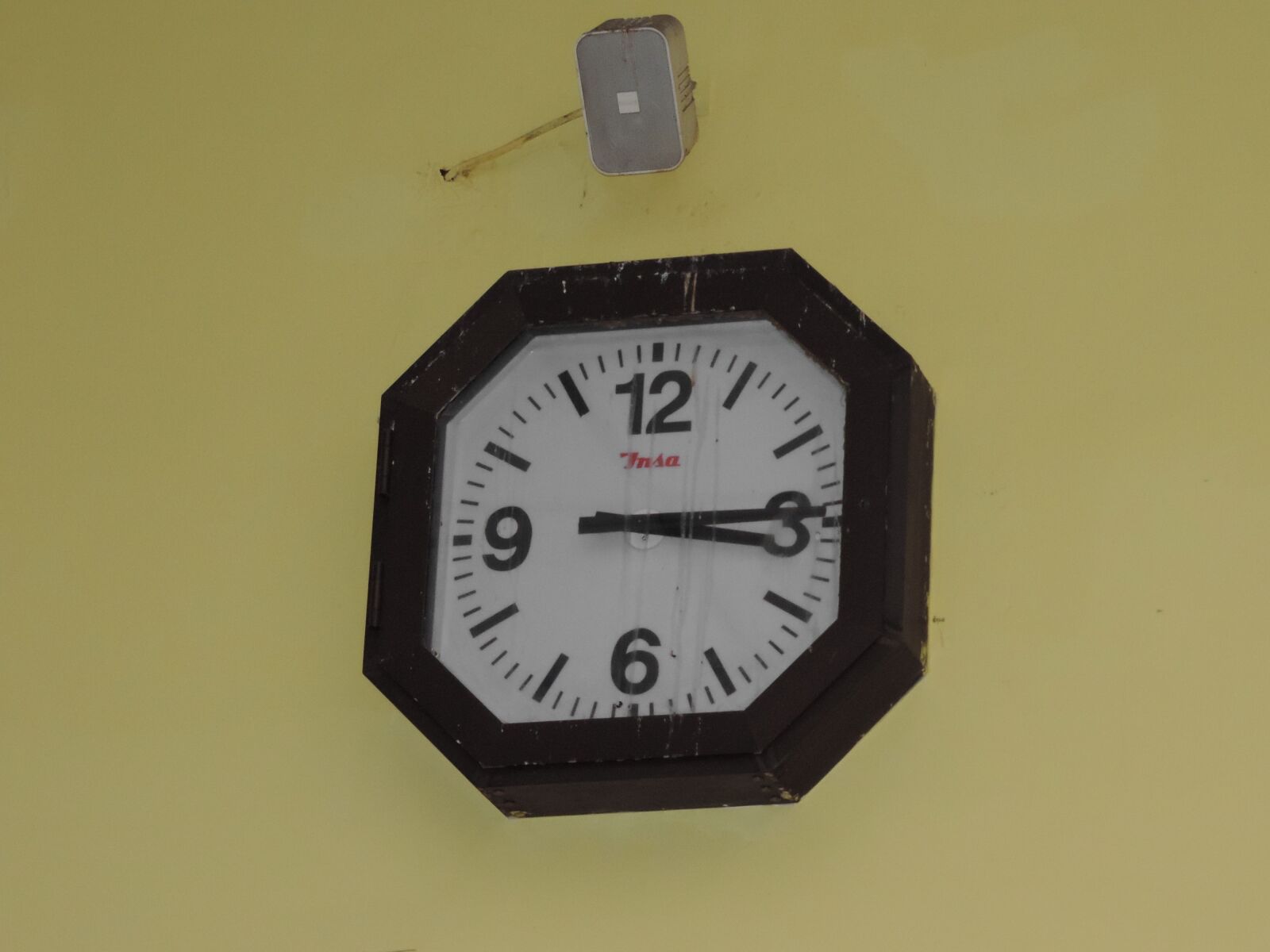 Nikon Coolpix P520 sample photo. Hour, timepiece, minute, analog photography