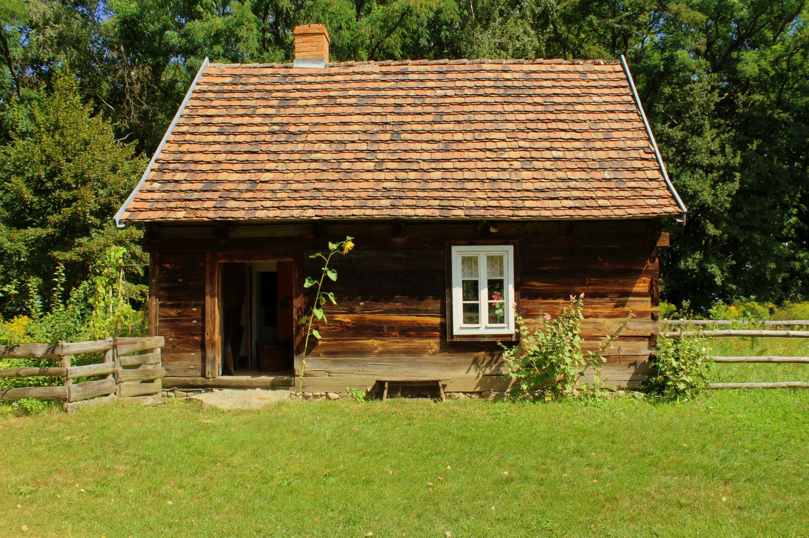 Canon EOS 1200D (EOS Rebel T5 / EOS Kiss X70 / EOS Hi) sample photo. House, cottage, old cottage photography