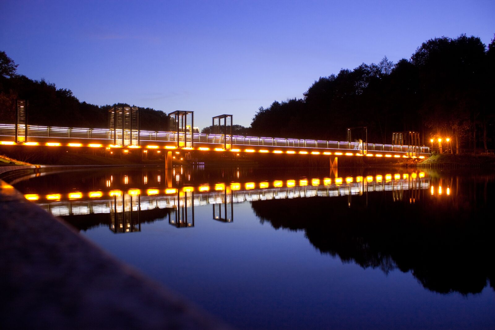 Canon EOS 500D (EOS Rebel T1i / EOS Kiss X3) sample photo. Bridge, evening, river photography