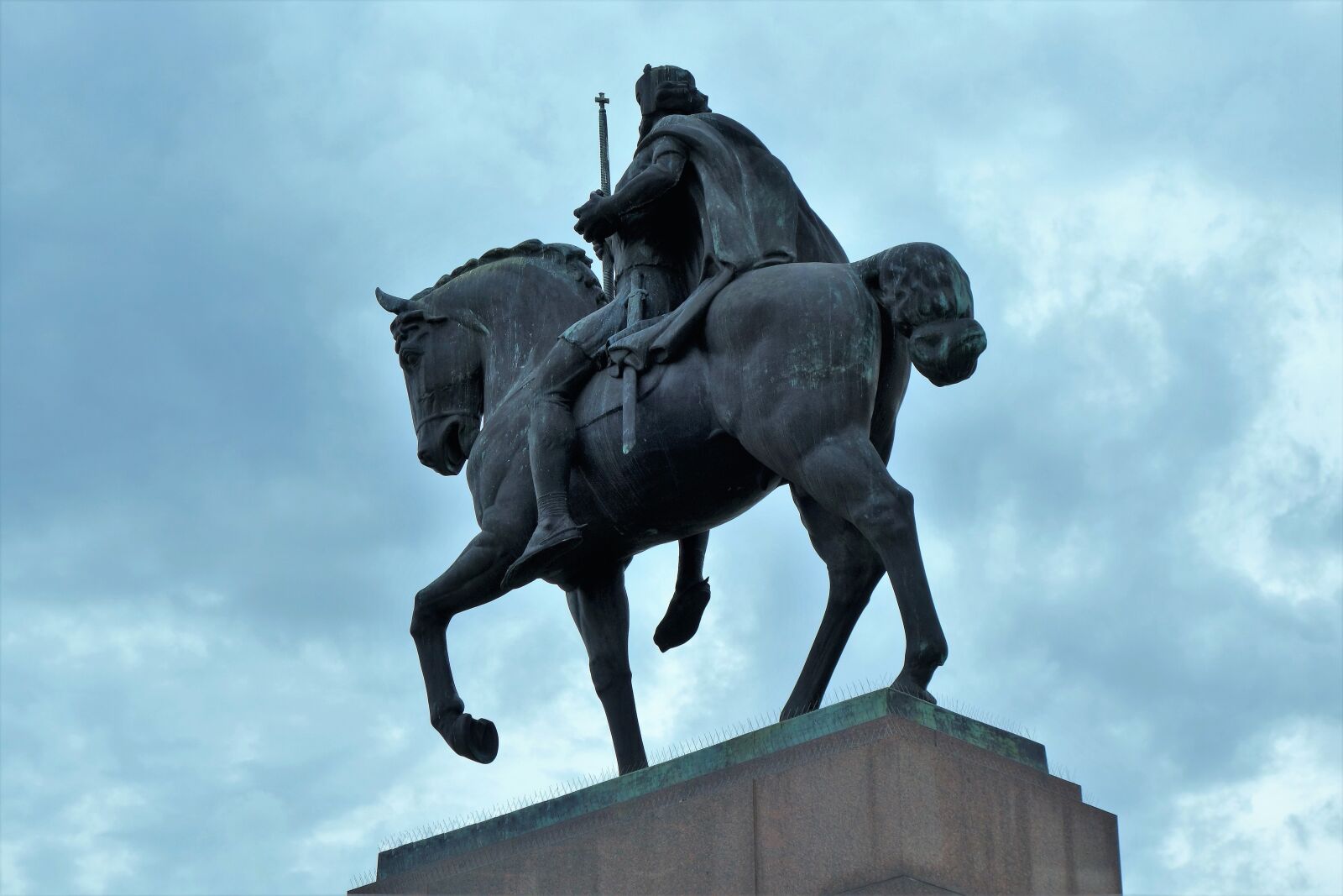 Sony Cyber-shot DSC-RX100 II sample photo. Statue, king tomislav, historic photography