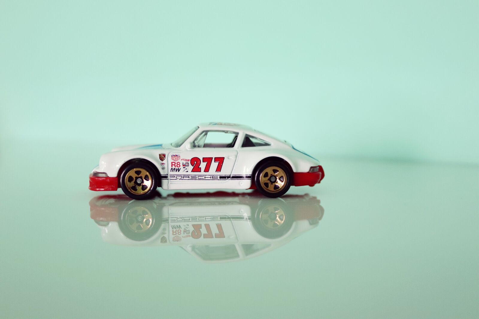 Canon EOS 250D (EOS Rebel SL3 / EOS Kiss X10 / EOS 200D II) sample photo. Porsche, hot wheels, 911 photography