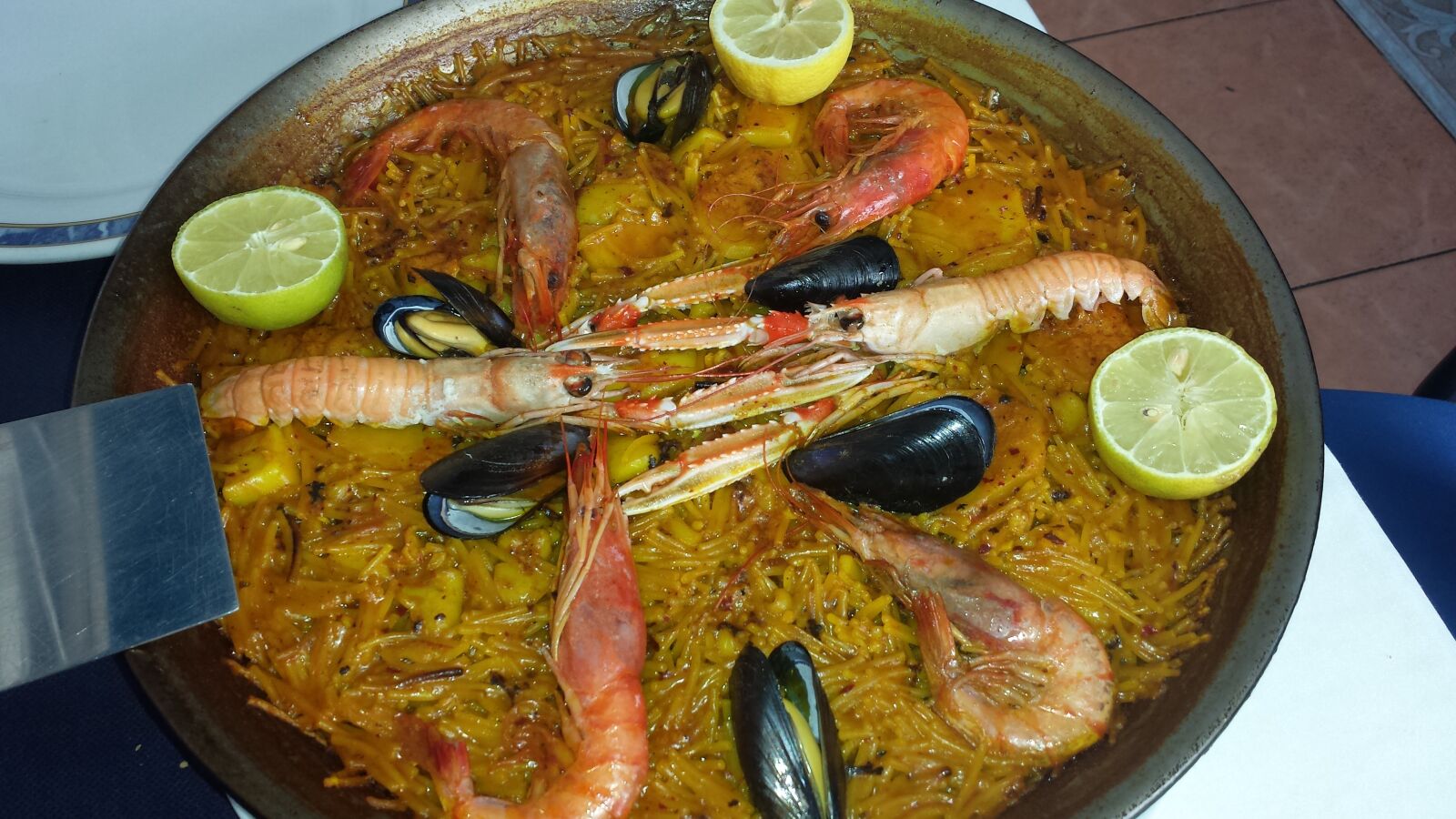 Samsung Galaxy S4 sample photo. Rice, paella, seafood photography