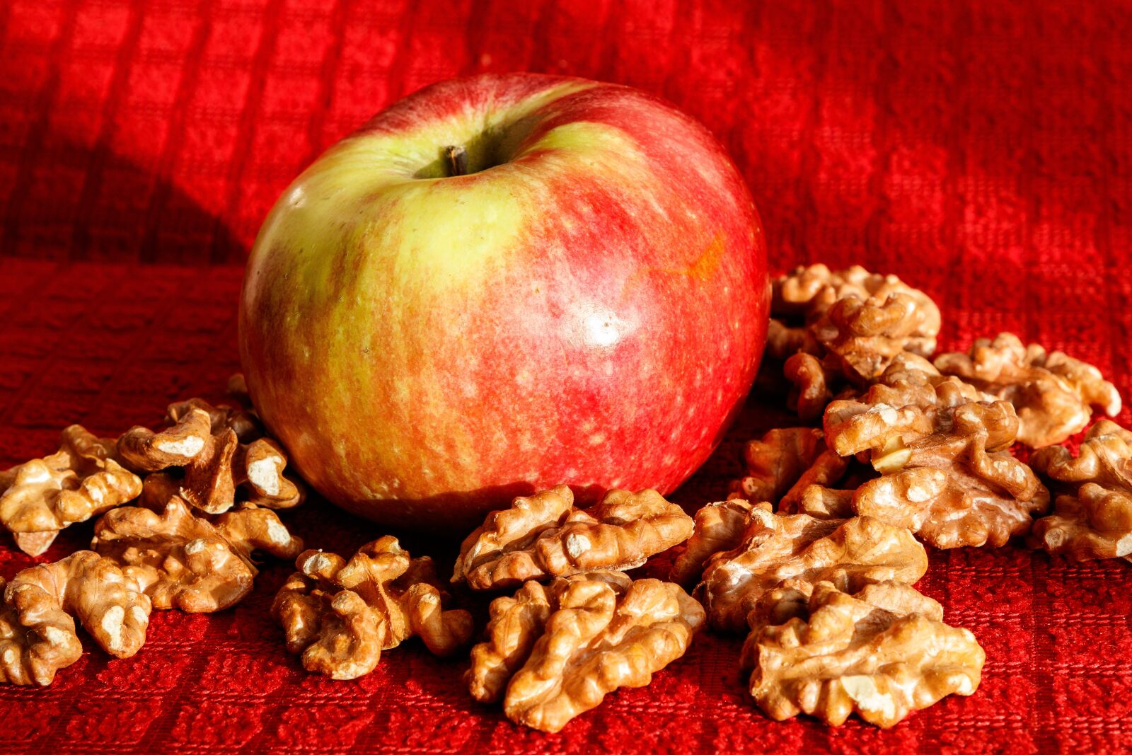 Canon EOS 80D + Canon EF 24-105mm F4L IS II USM sample photo. Walnuts, apple, fruit photography