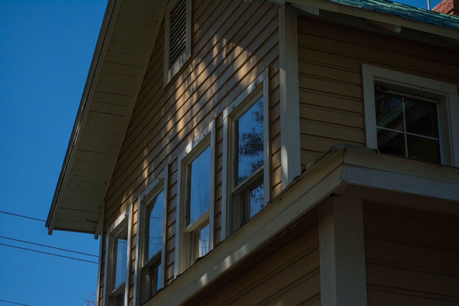 Nikon D5200 sample photo. Historic, house, yellow photography