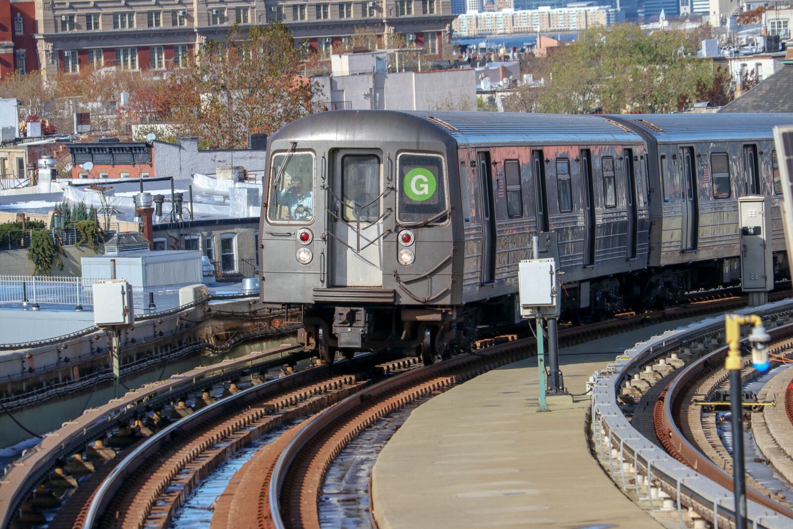 Canon EF-S 55-250mm F4-5.6 IS STM sample photo. Subway, city, street photography