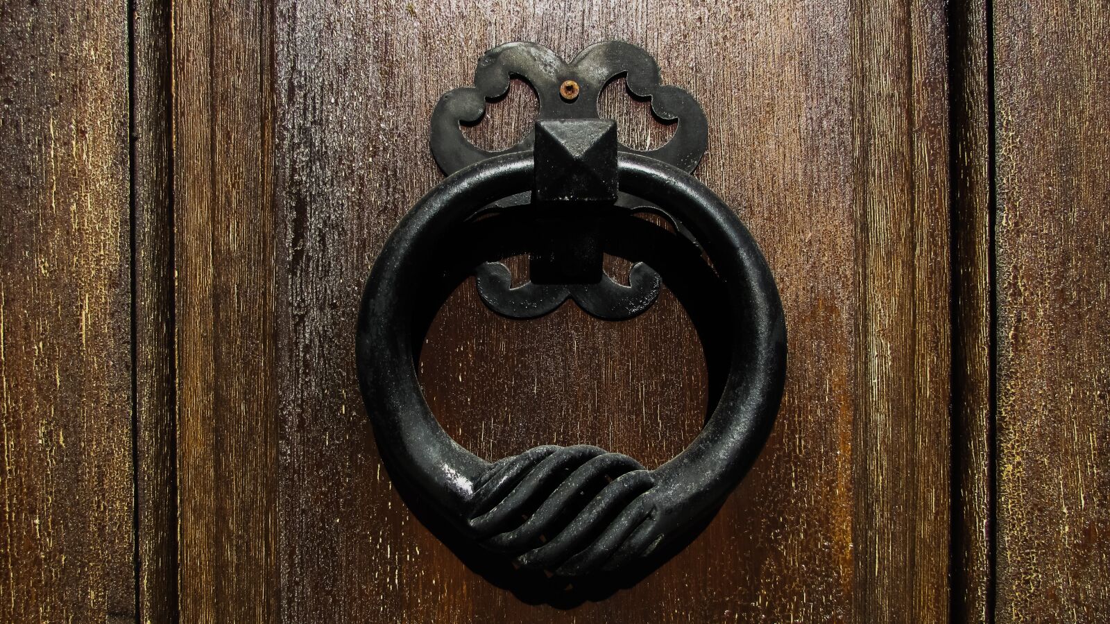 Canon PowerShot SX400 IS sample photo. Knocker, metallic, door photography