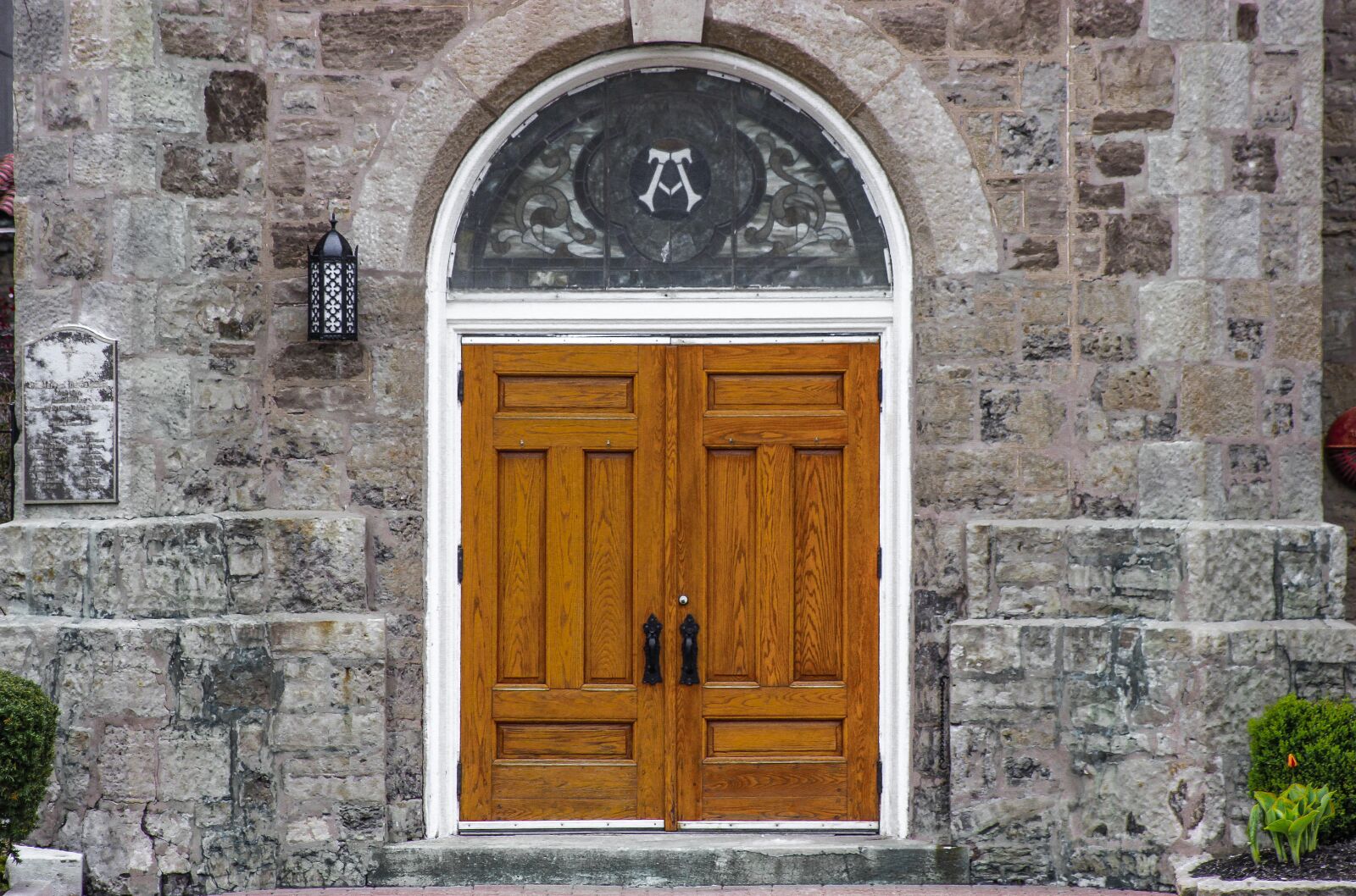 Canon EOS 600D (Rebel EOS T3i / EOS Kiss X5) sample photo. Architecture, door, wall photography