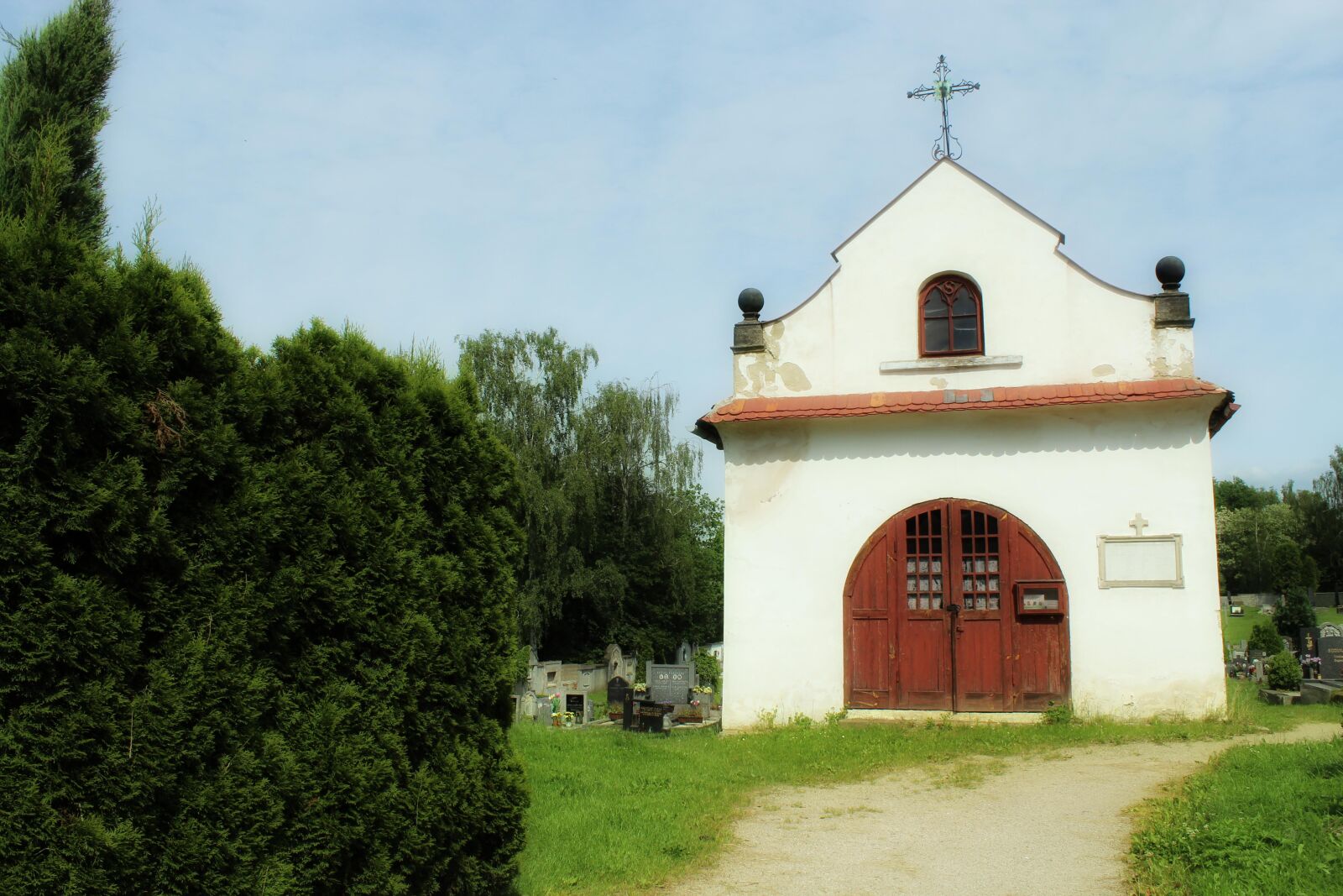 Canon EOS 600D (Rebel EOS T3i / EOS Kiss X5) sample photo. Chapel, cemetery, the morgue photography