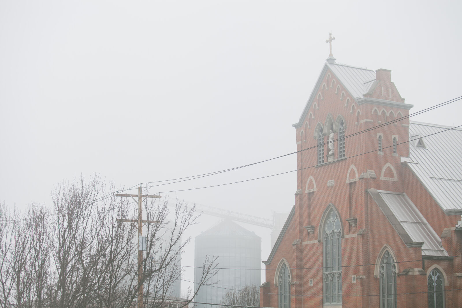 Canon EOS 5D Mark II + Canon EF 70-200mm F4L IS USM sample photo. Cloudy, fog, outdoors photography