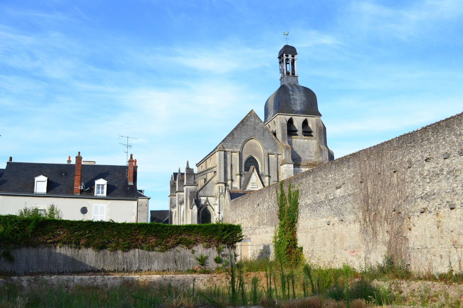Nikon D3100 sample photo. Stone wall, church, blois photography