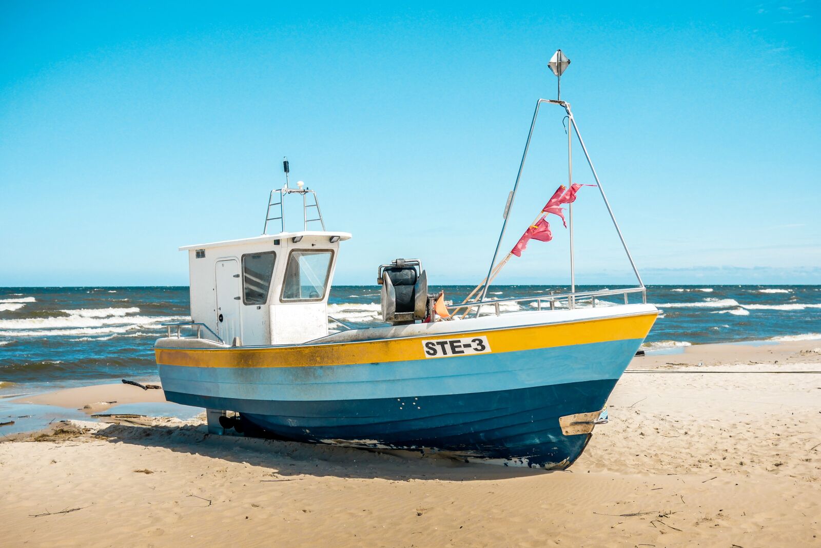 Panasonic Lumix DMC-GX85 (Lumix DMC-GX80 / Lumix DMC-GX7 Mark II) + LUMIX G 20/F1.7 II sample photo. Sea, beach, water photography