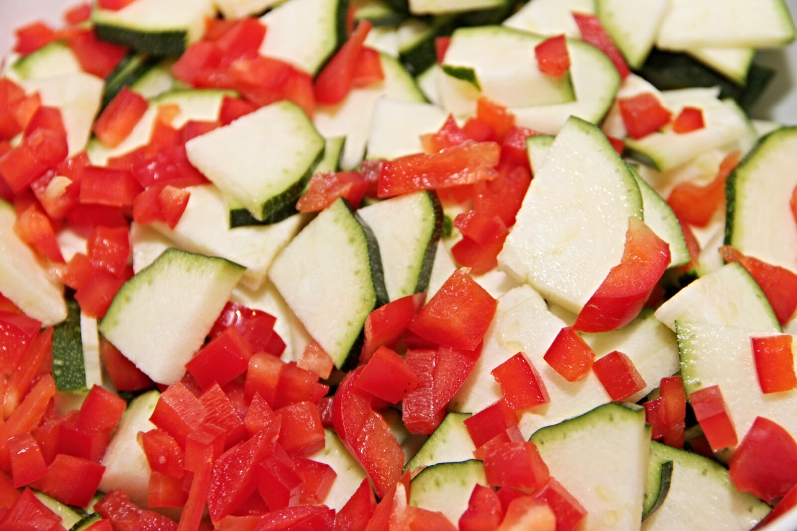 Canon EOS 1100D (EOS Rebel T3 / EOS Kiss X50) sample photo. Vegetables, zucchini, paprika photography