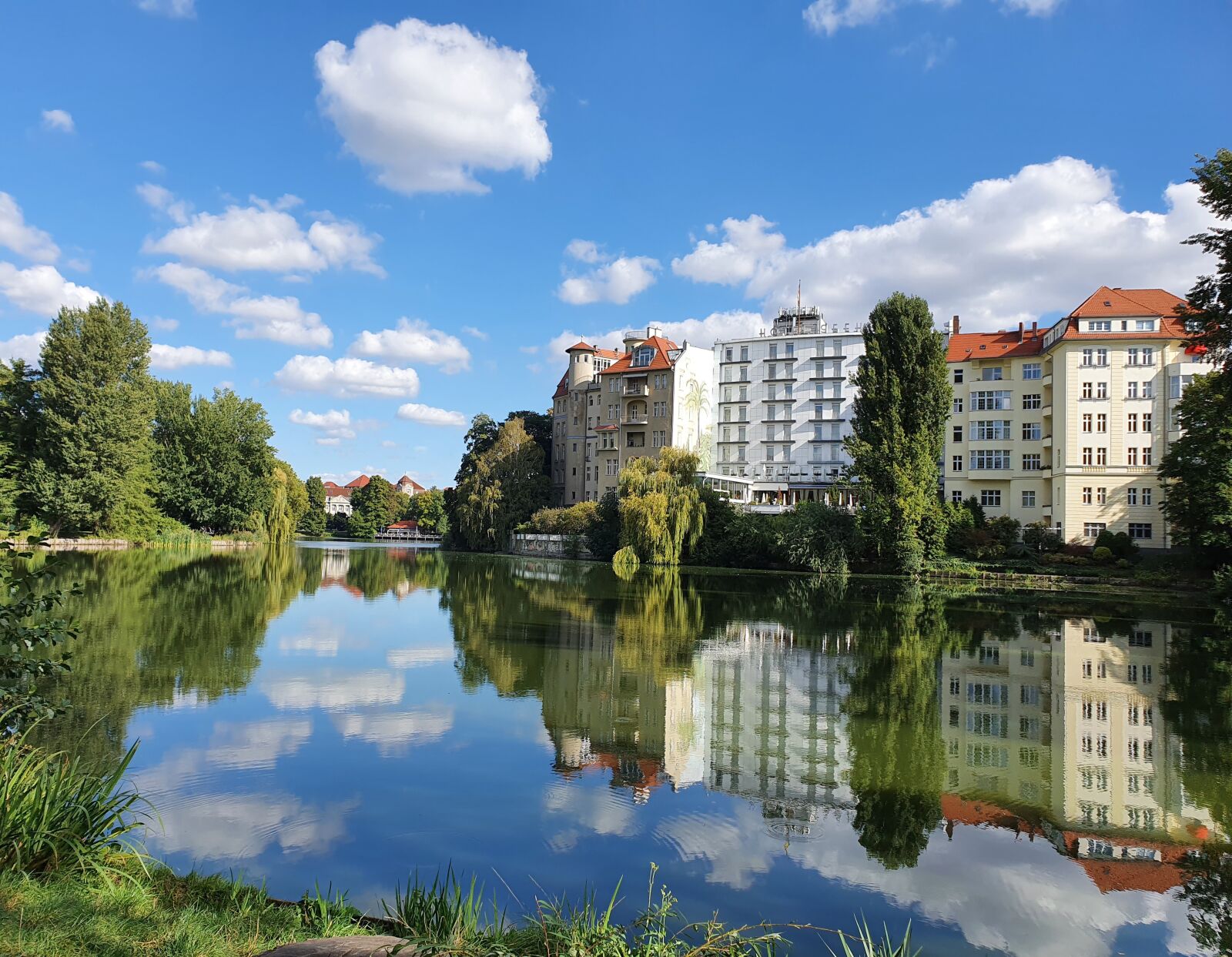 Samsung SM-G975F sample photo. Berlin, sea, landscape photography
