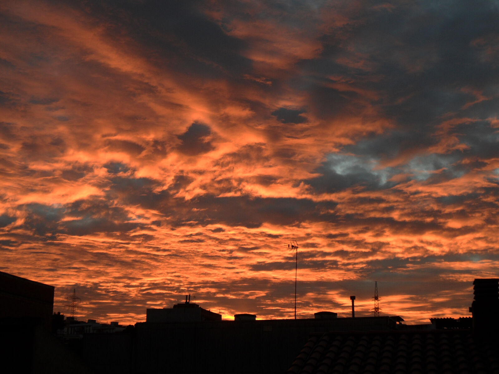 Samsung WB600 / VLUU WB600 /  WB610 sample photo. Clouds, red, sky photography