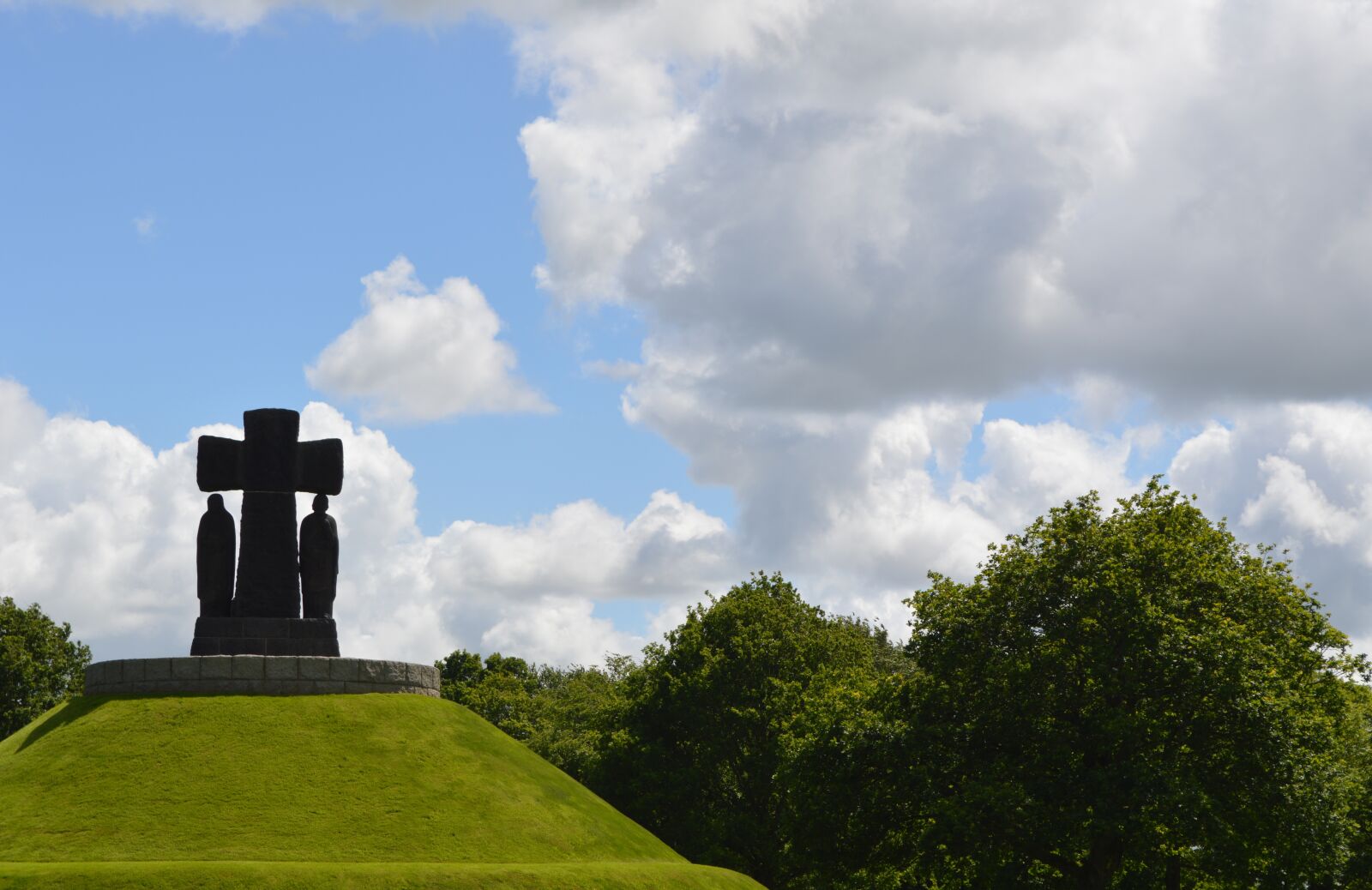 Nikon D3200 sample photo. Monument, grass, tribute photography