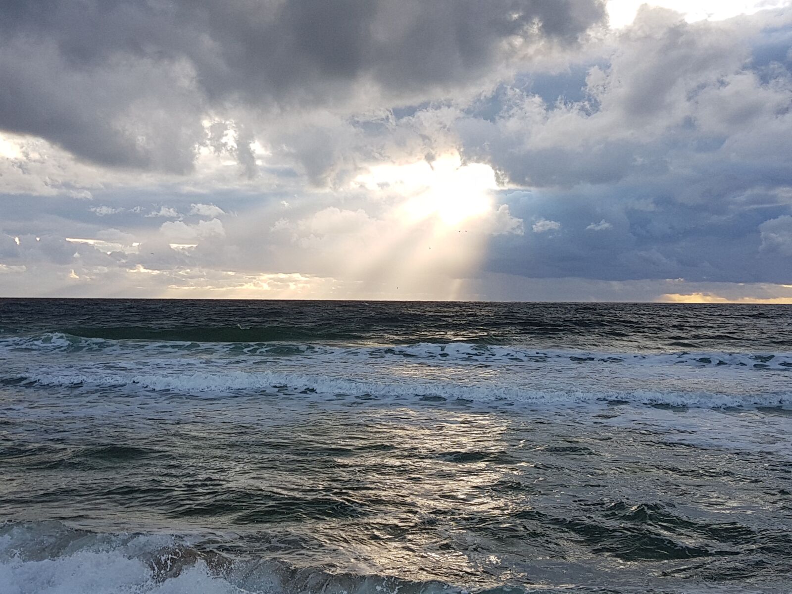 Samsung SM-G930F sample photo. Clouds, sea, wave photography