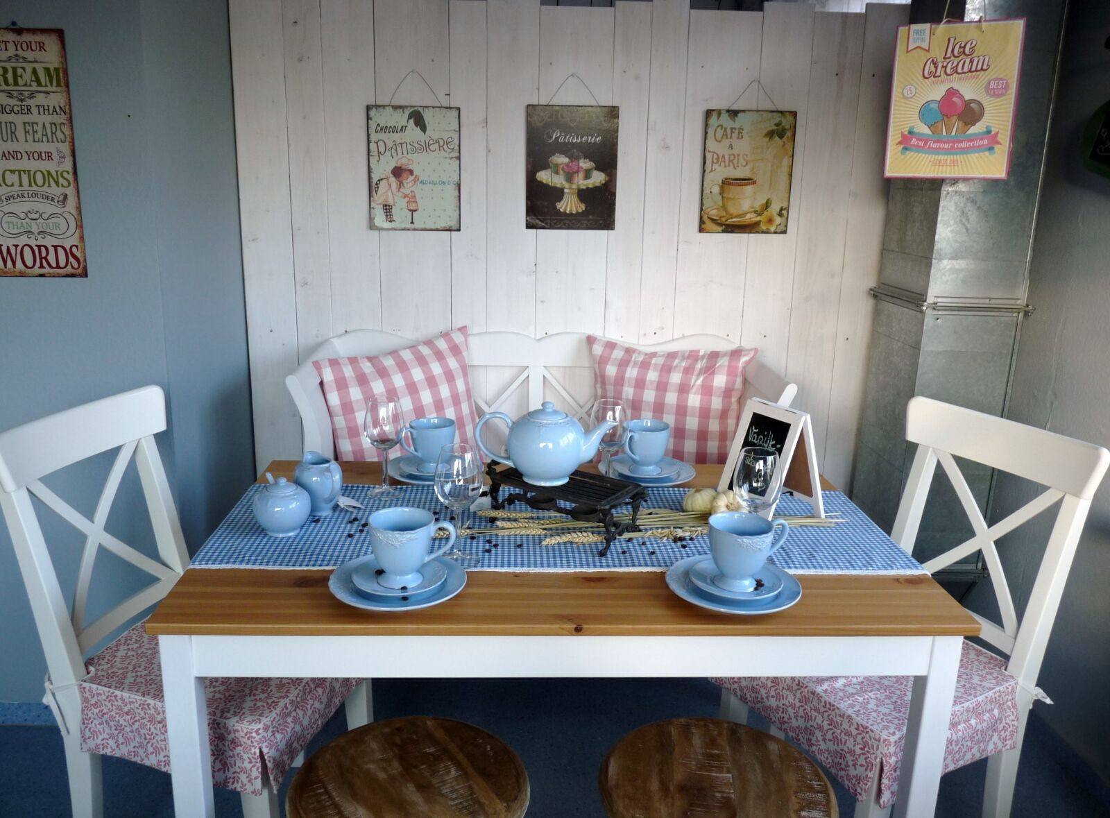 Panasonic Lumix DMC-FZ28 sample photo. Cafe, coziness, cozy photography
