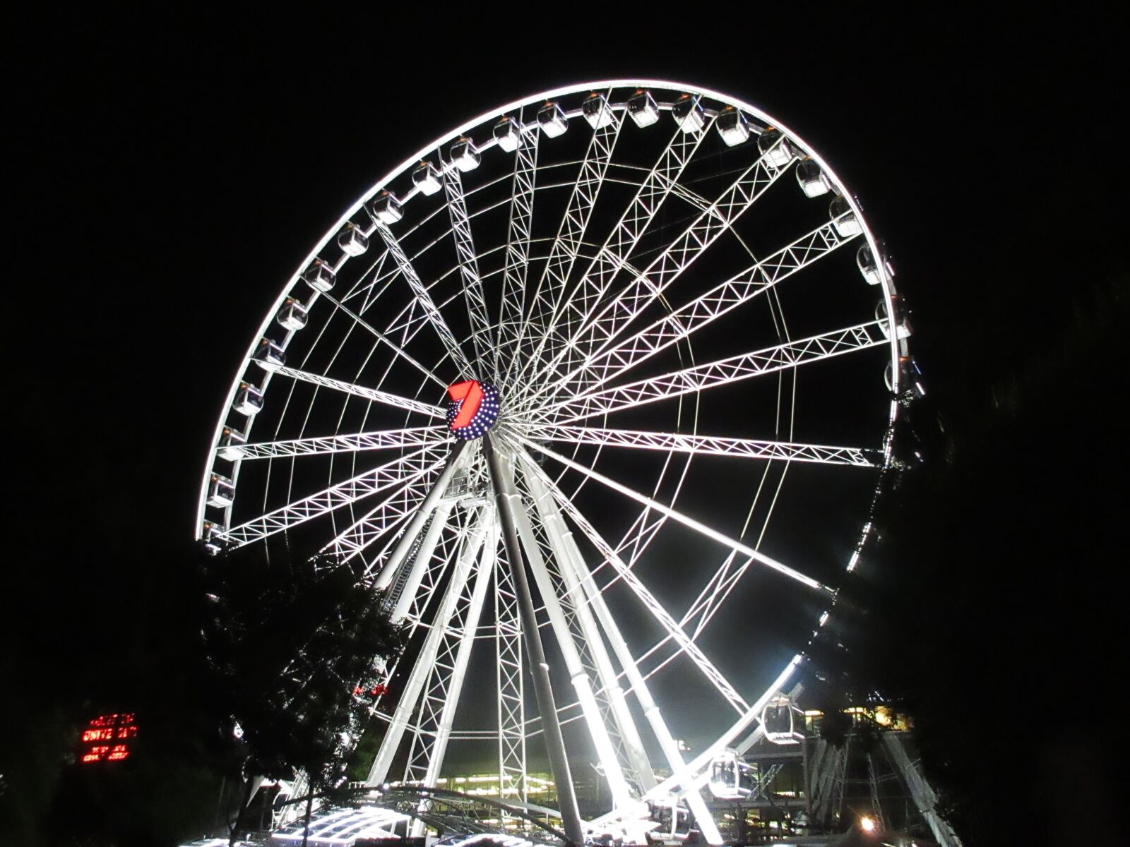 Canon PowerShot ELPH 360 HS (IXUS 285 HS / IXY 650) sample photo. Ferris wheel, brisbane, australia photography