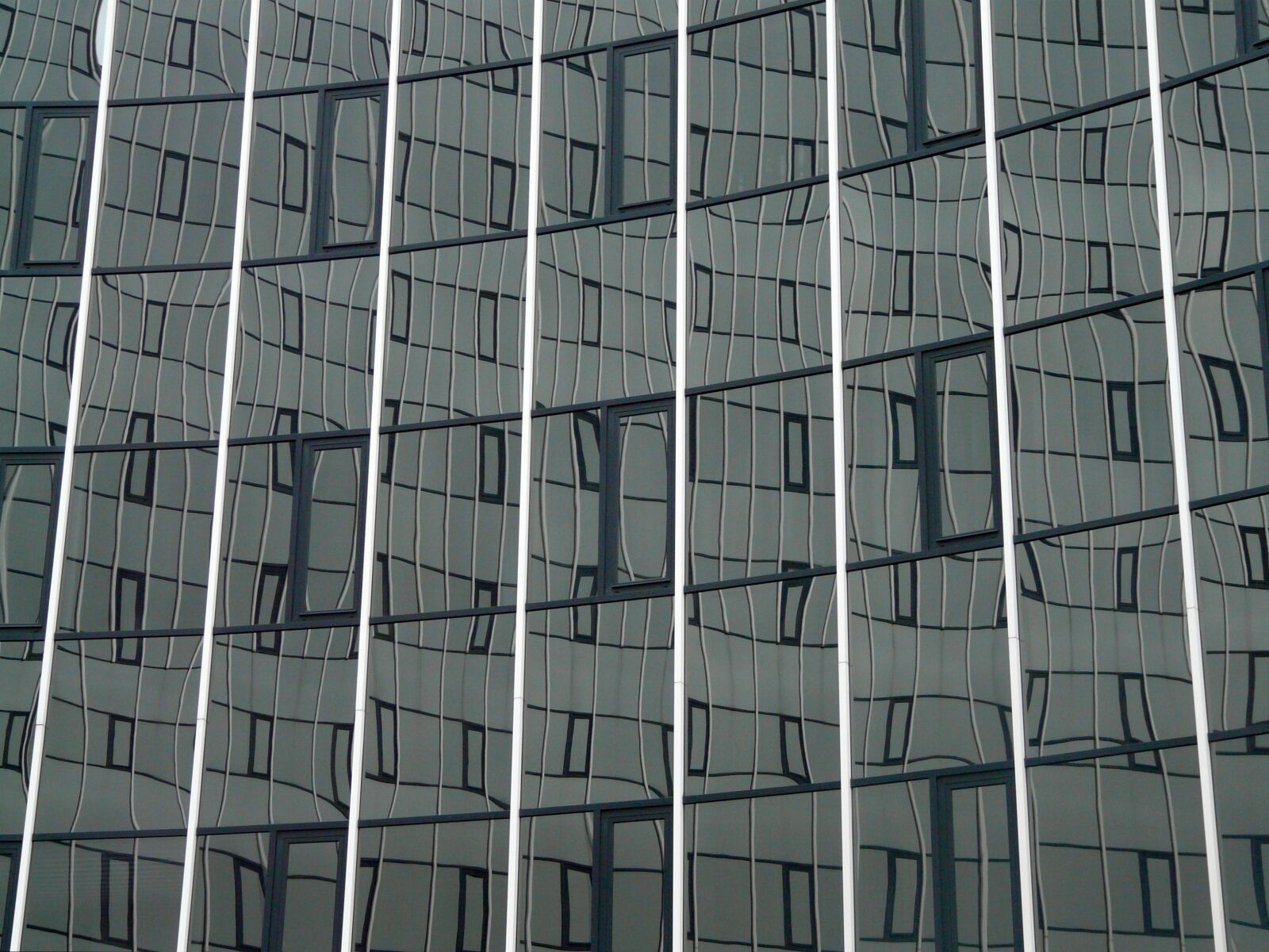 Panasonic DMC-FZ18 sample photo. Buildings, architecture, mirror photography