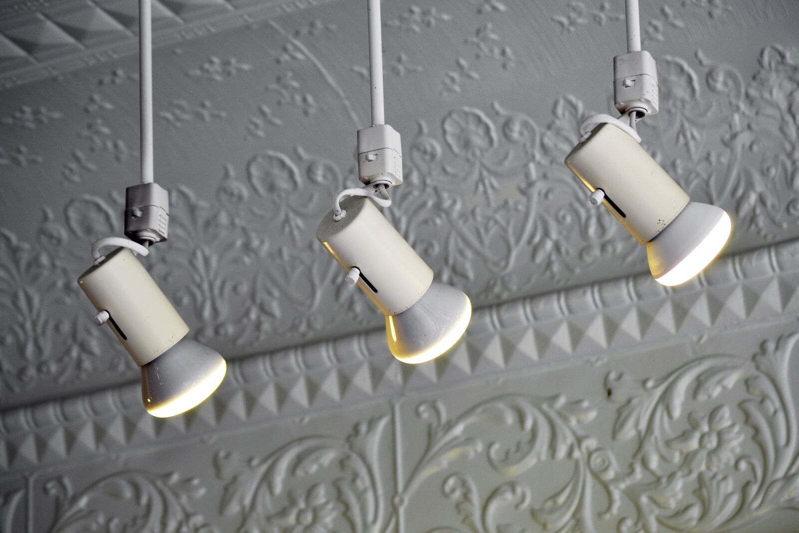 Nikon D3200 sample photo. Lights, lamps, store photography