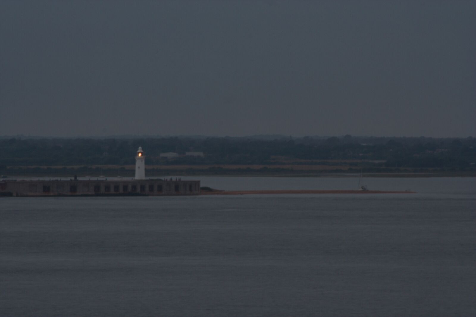 Canon EOS 350D (EOS Digital Rebel XT / EOS Kiss Digital N) sample photo. Lighthouse, pier, water photography