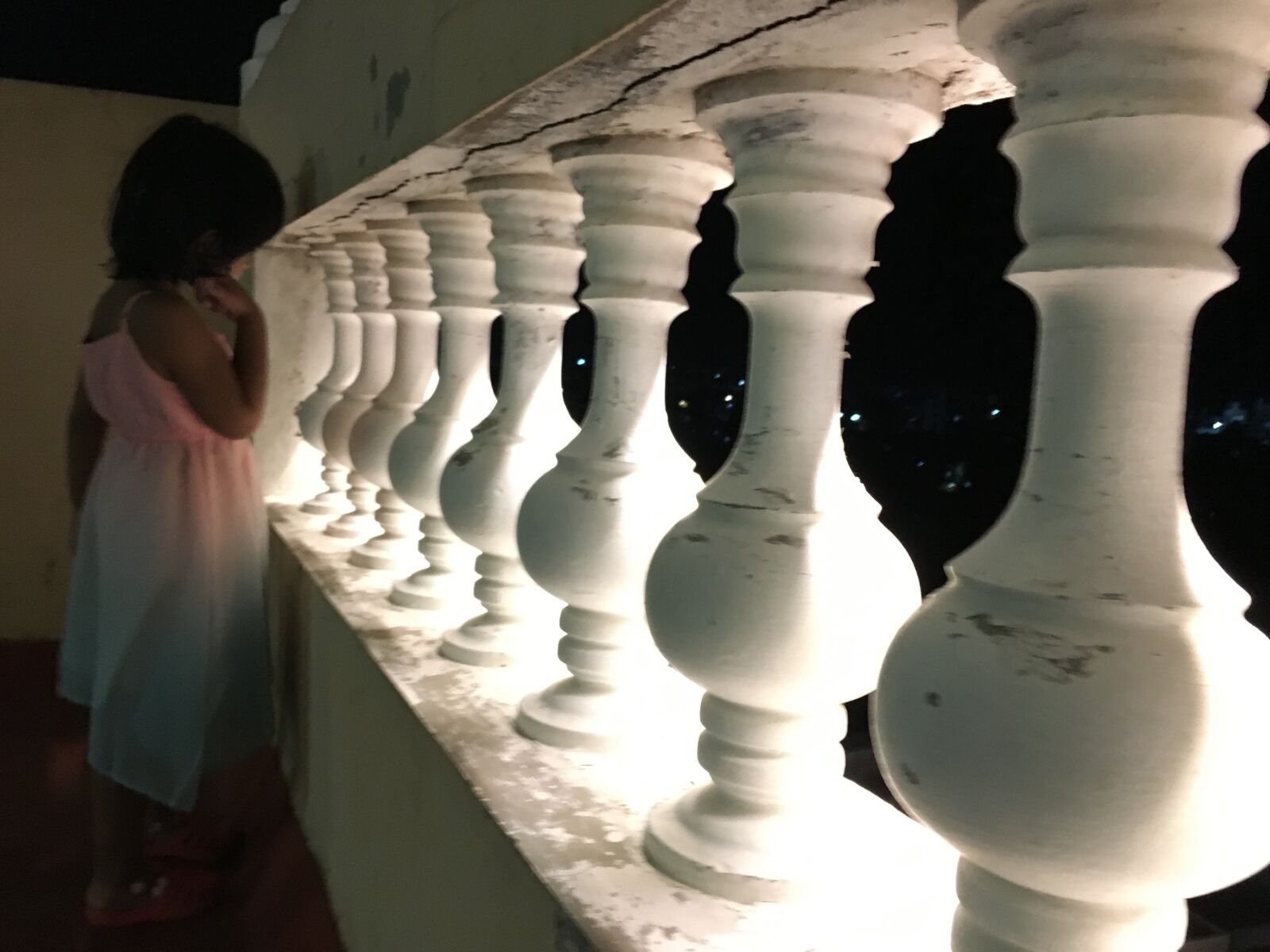 Apple iPhone 6s sample photo. Pillars, shade shadow, waiting photography