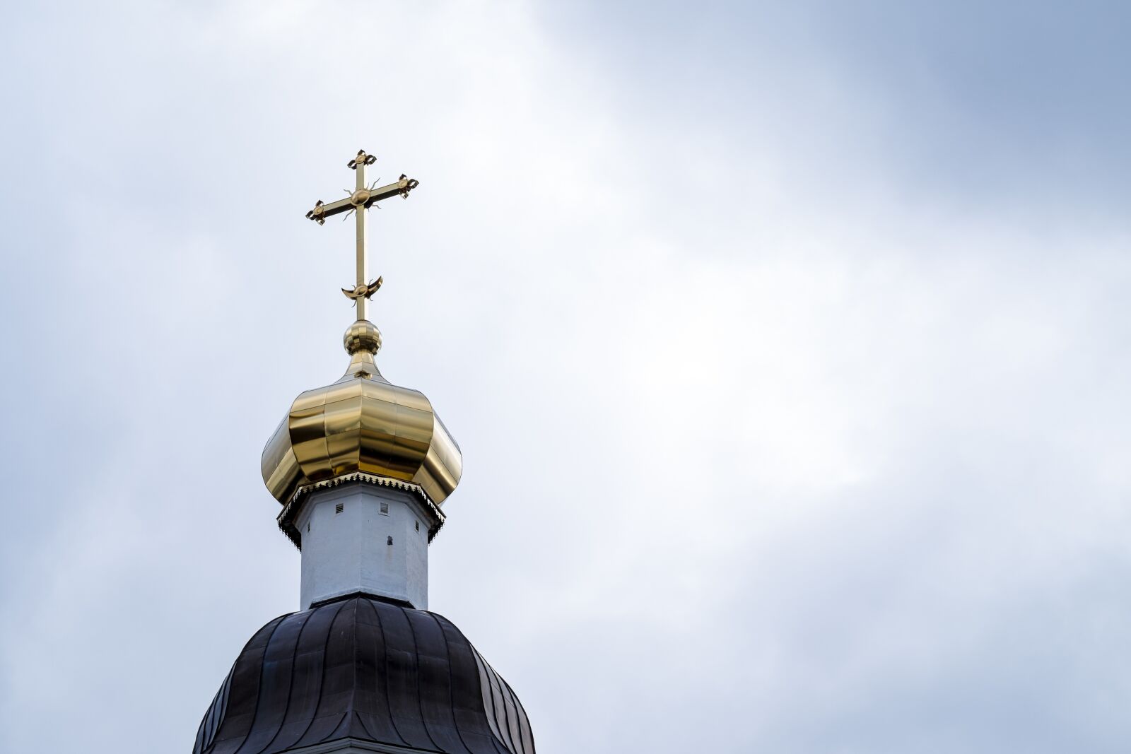 Fujifilm X-T1 + Fujifilm XF 56mm F1.2 R sample photo. Church, religion, cross photography