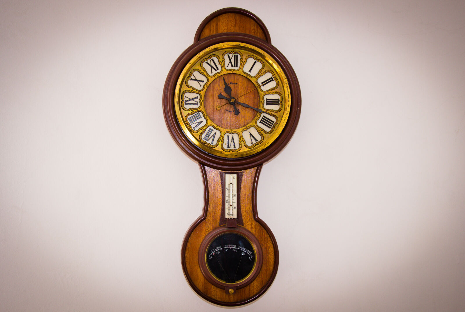 Canon EOS 600D (Rebel EOS T3i / EOS Kiss X5) sample photo. Clock photography