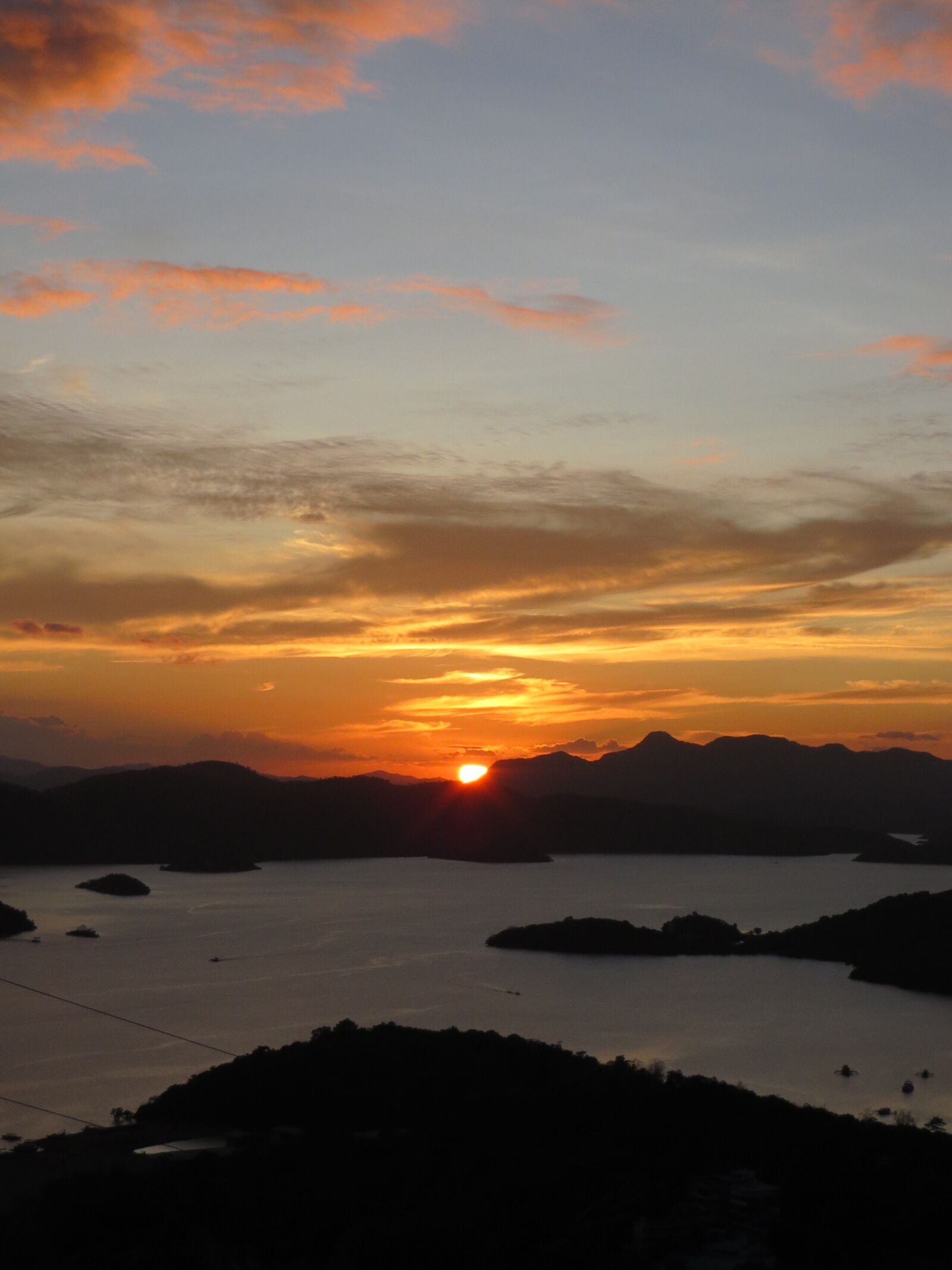 Canon PowerShot ELPH 520 HS (IXUS 500 HS / IXY 3) sample photo. Lucy morgan sunset progression 2024 photography