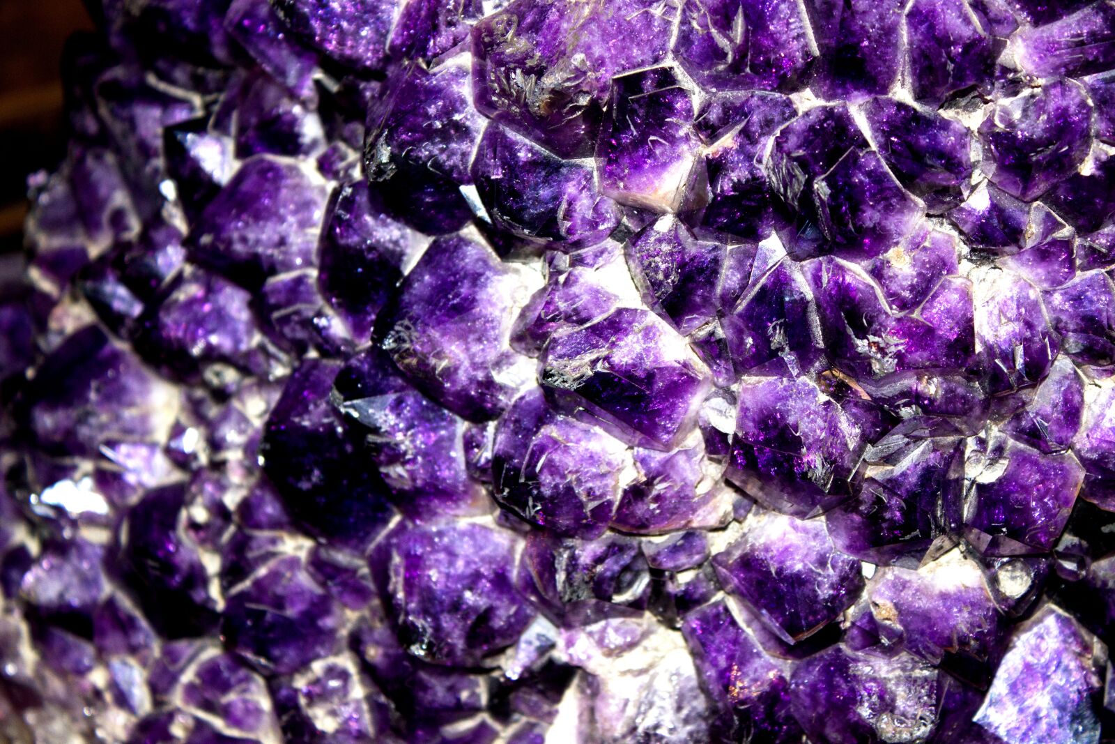 Canon EOS 600D (Rebel EOS T3i / EOS Kiss X5) sample photo. Crystal, purple, amethyst photography