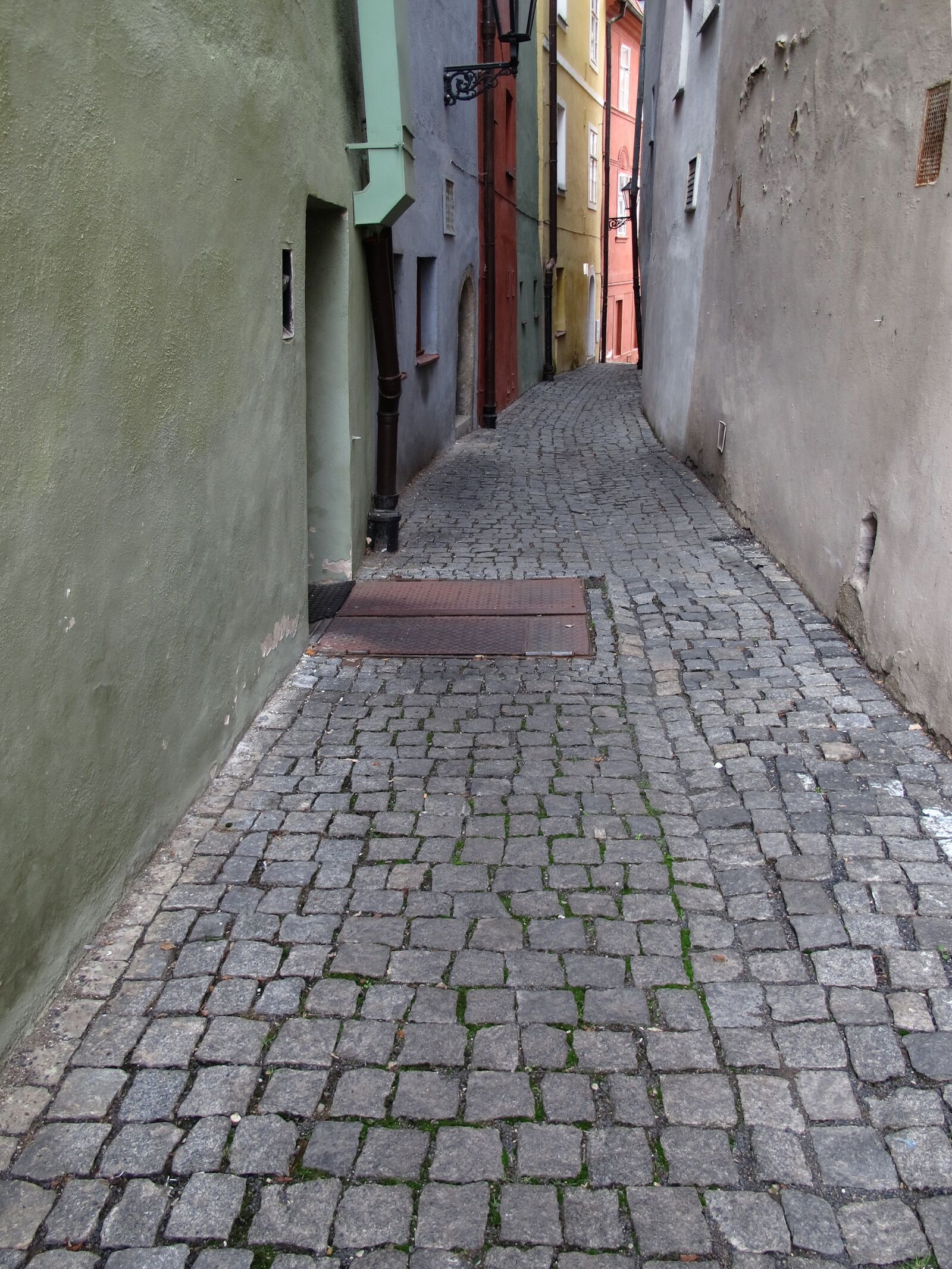 Canon PowerShot G12 sample photo. Alley, narrow lane, historic photography