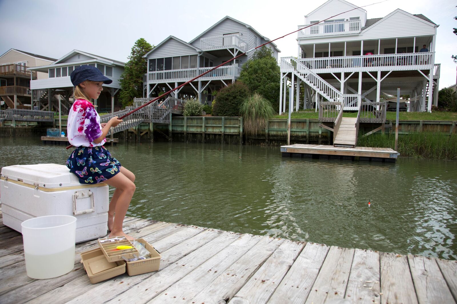 Canon EOS 5D Mark III sample photo. Girl, fishing, dock photography