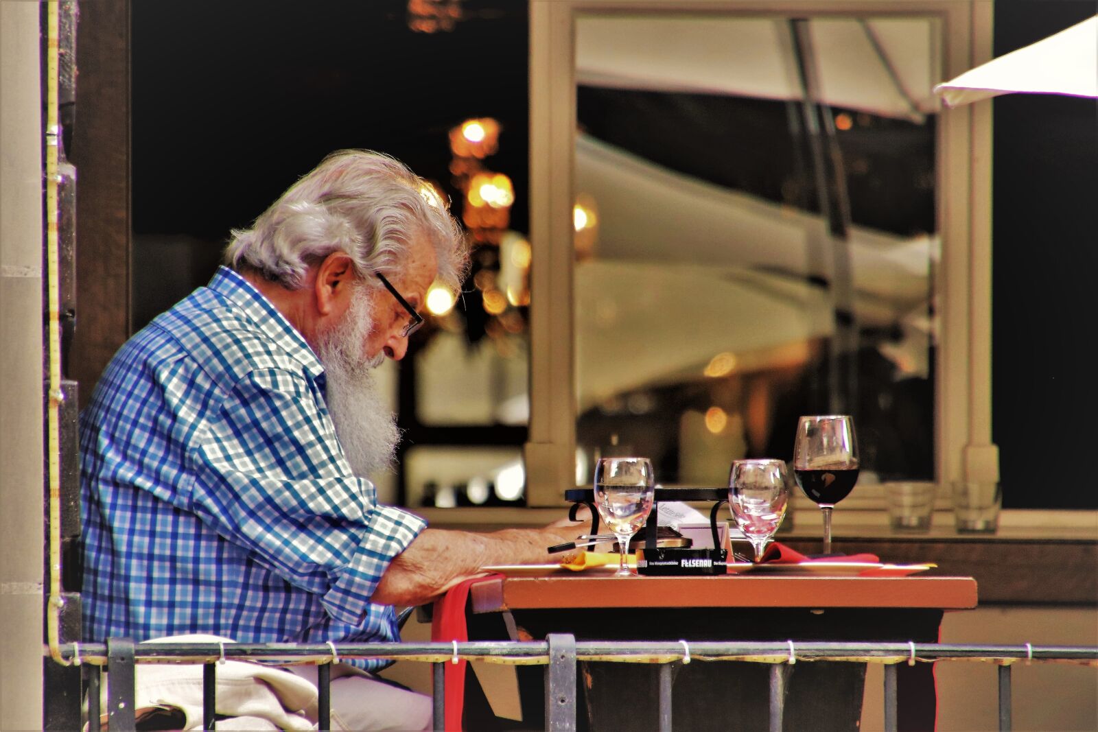 Canon EOS 80D sample photo. Senior, cafe, older photography