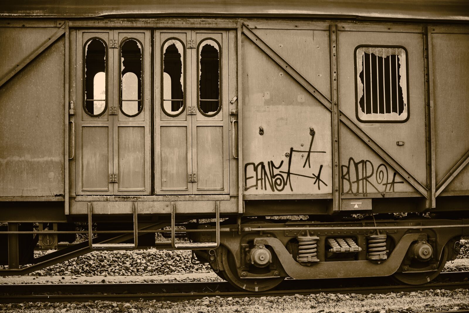 Fujifilm XF 18-55mm F2.8-4 R LM OIS sample photo. Dare, wagon, broken photography