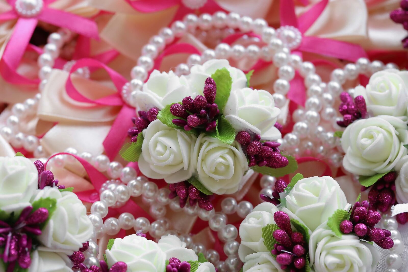 Canon EF 100mm F2.8 Macro USM sample photo. White, necklace, pearl, white photography
