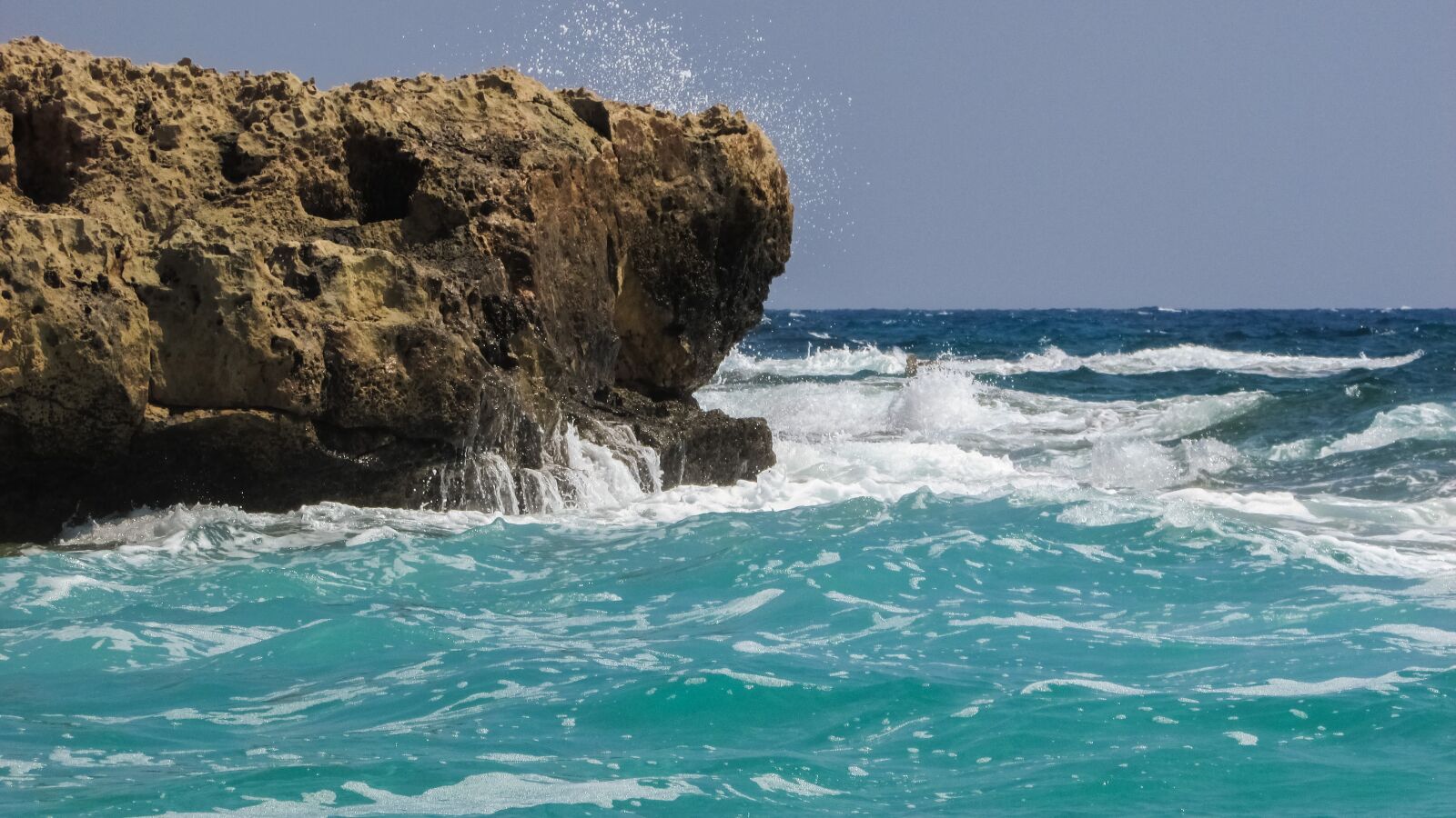 Canon PowerShot SX400 IS sample photo. Rock, wave, smashing photography