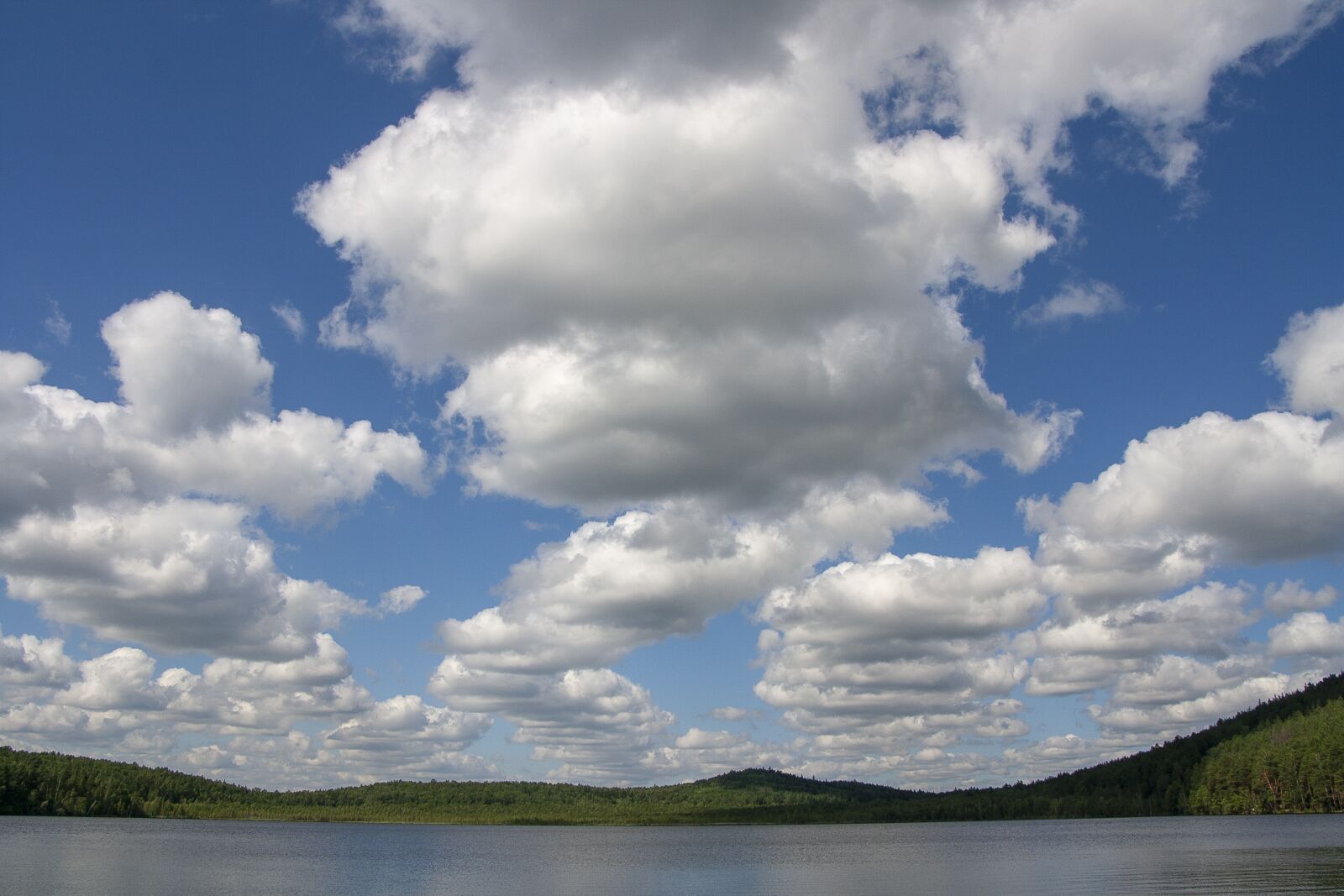 Canon EOS 1000D (EOS Digital Rebel XS / EOS Kiss F) sample photo. Sky, clouds, landscape photography