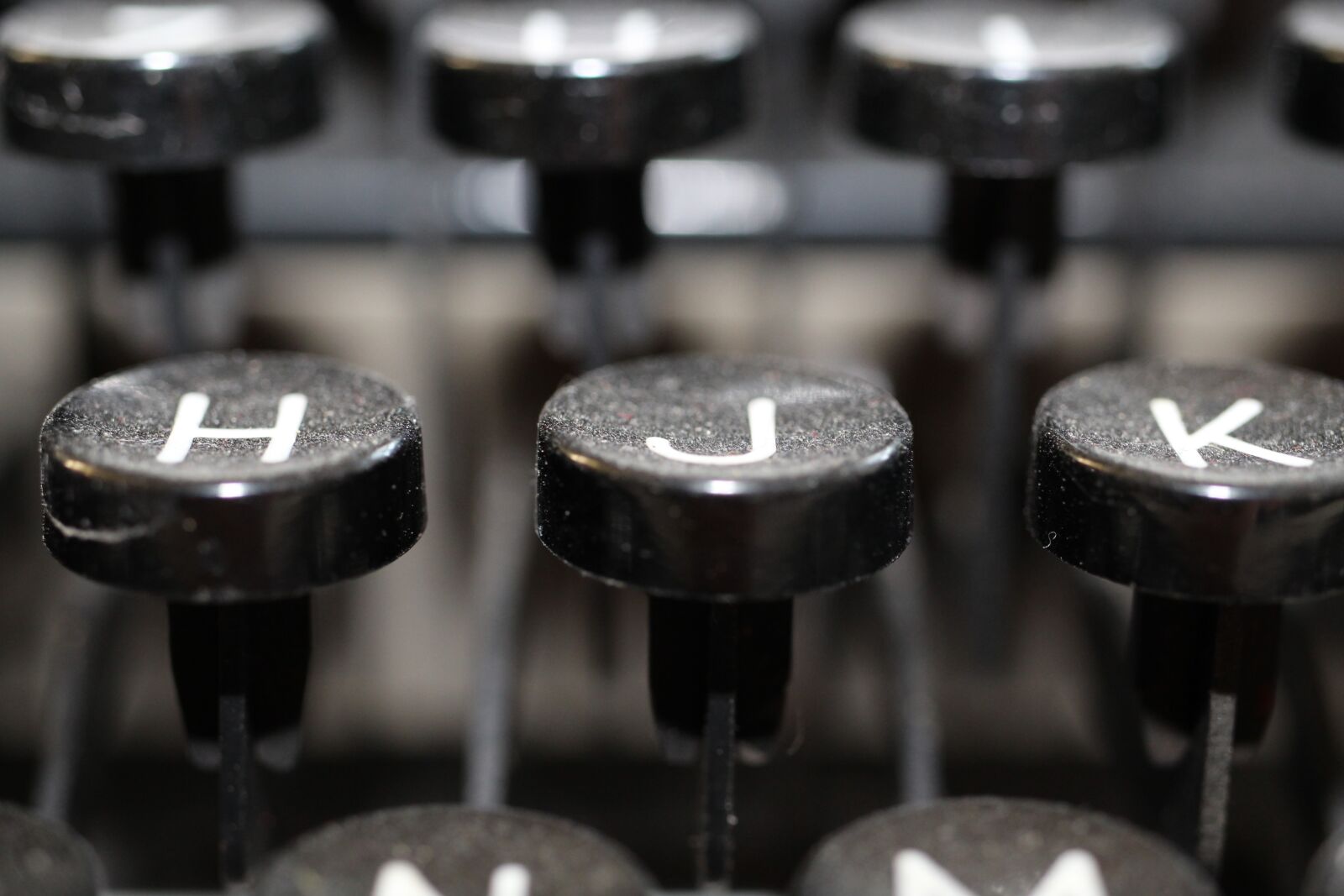 Canon EF-S 35mm F2.8 Macro IS STM sample photo. Typewriter, art, keyboard photography