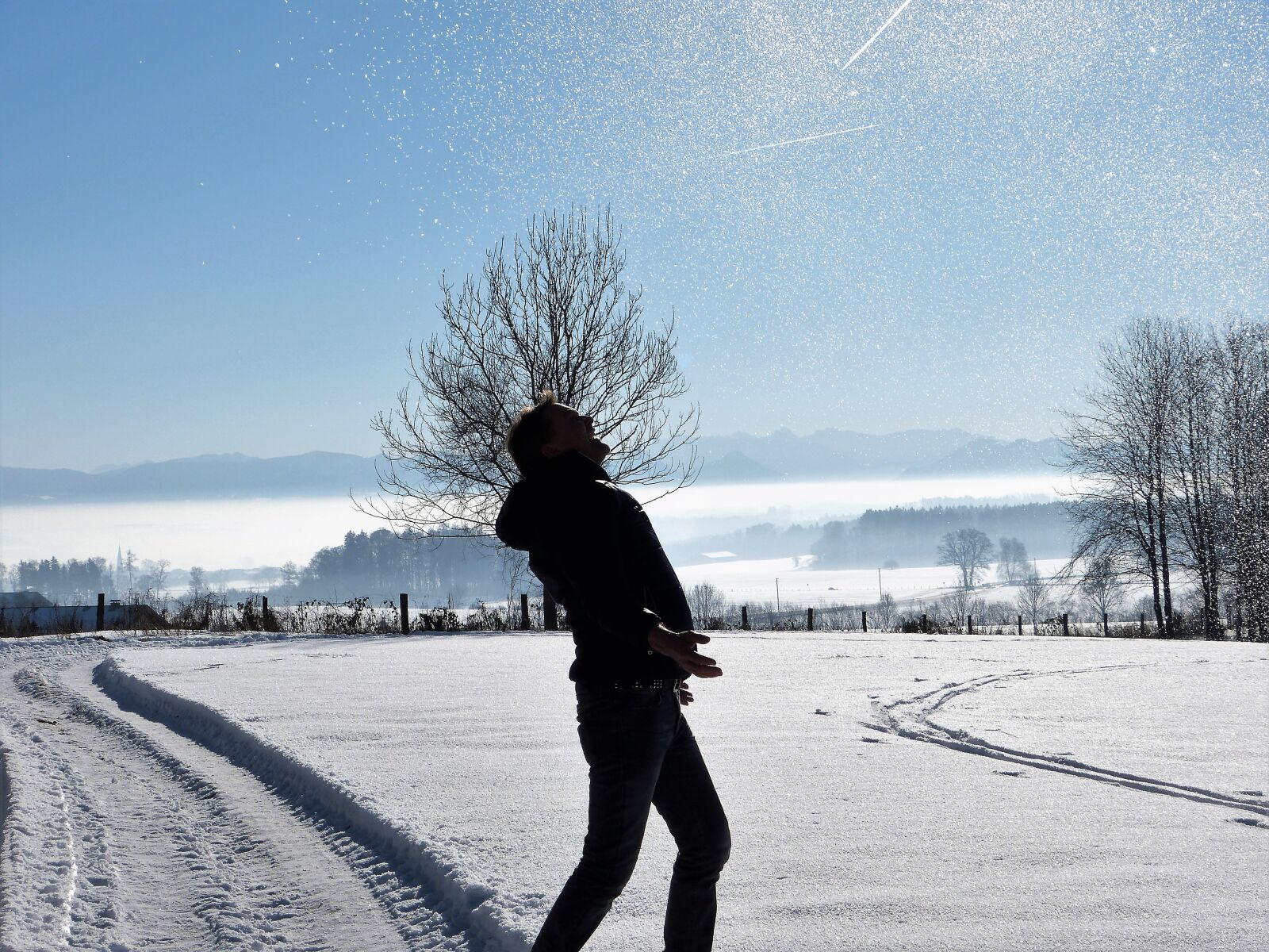 Panasonic Lumix DMC-FZ150 sample photo. Wintry, man, snow photography