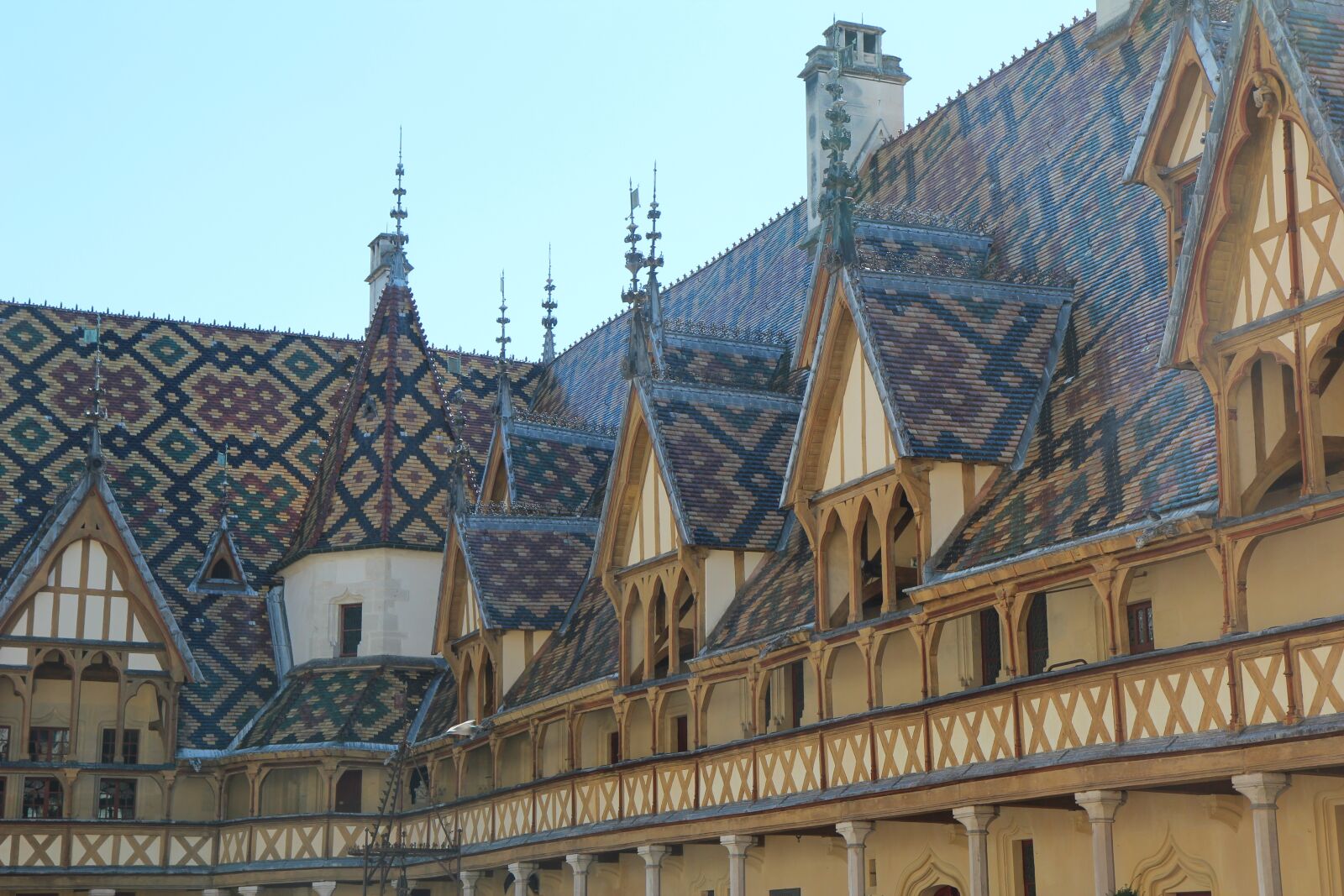 Canon EOS 600D (Rebel EOS T3i / EOS Kiss X5) sample photo. Beaune, hospice de beaune photography