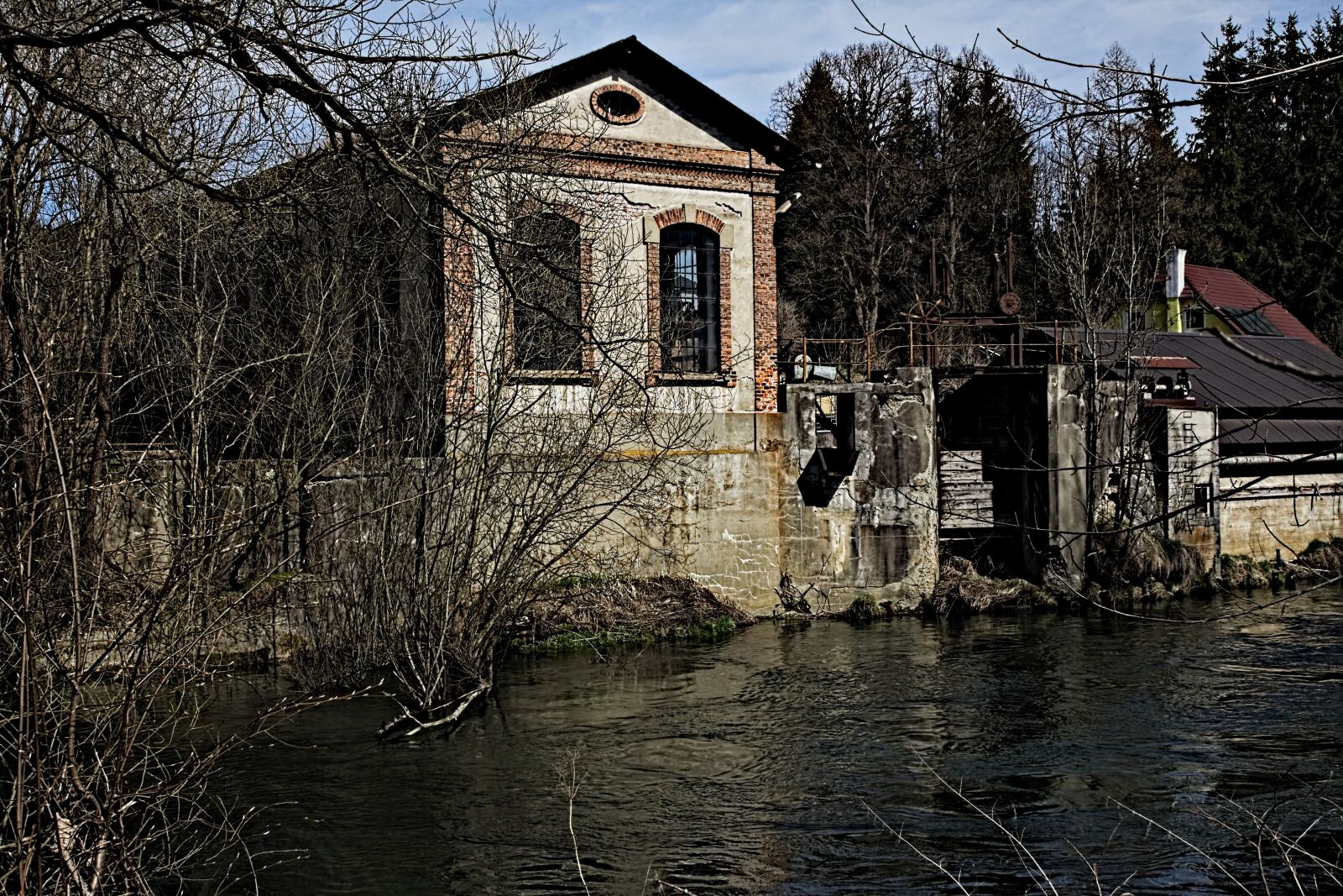 Canon EOS 650D (EOS Rebel T4i / EOS Kiss X6i) sample photo. House, abandoned, river photography