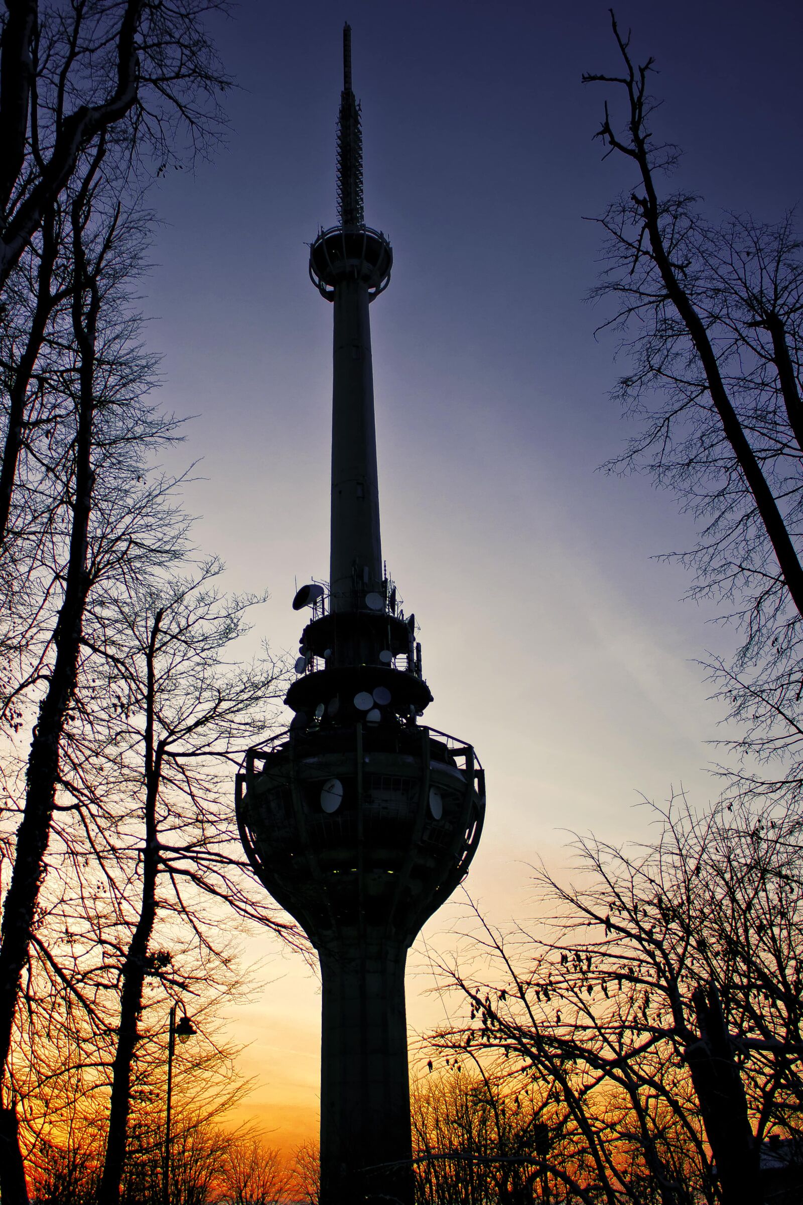 Canon EF-S 18-55mm F3.5-5.6 IS sample photo. Radio antenna, television, radio photography