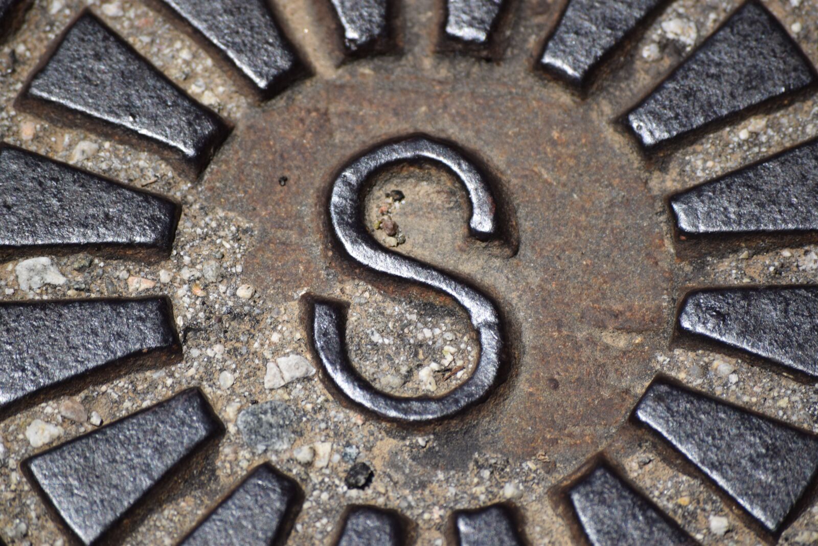 Nikon D3300 sample photo. Sewer, ironworks, metal photography