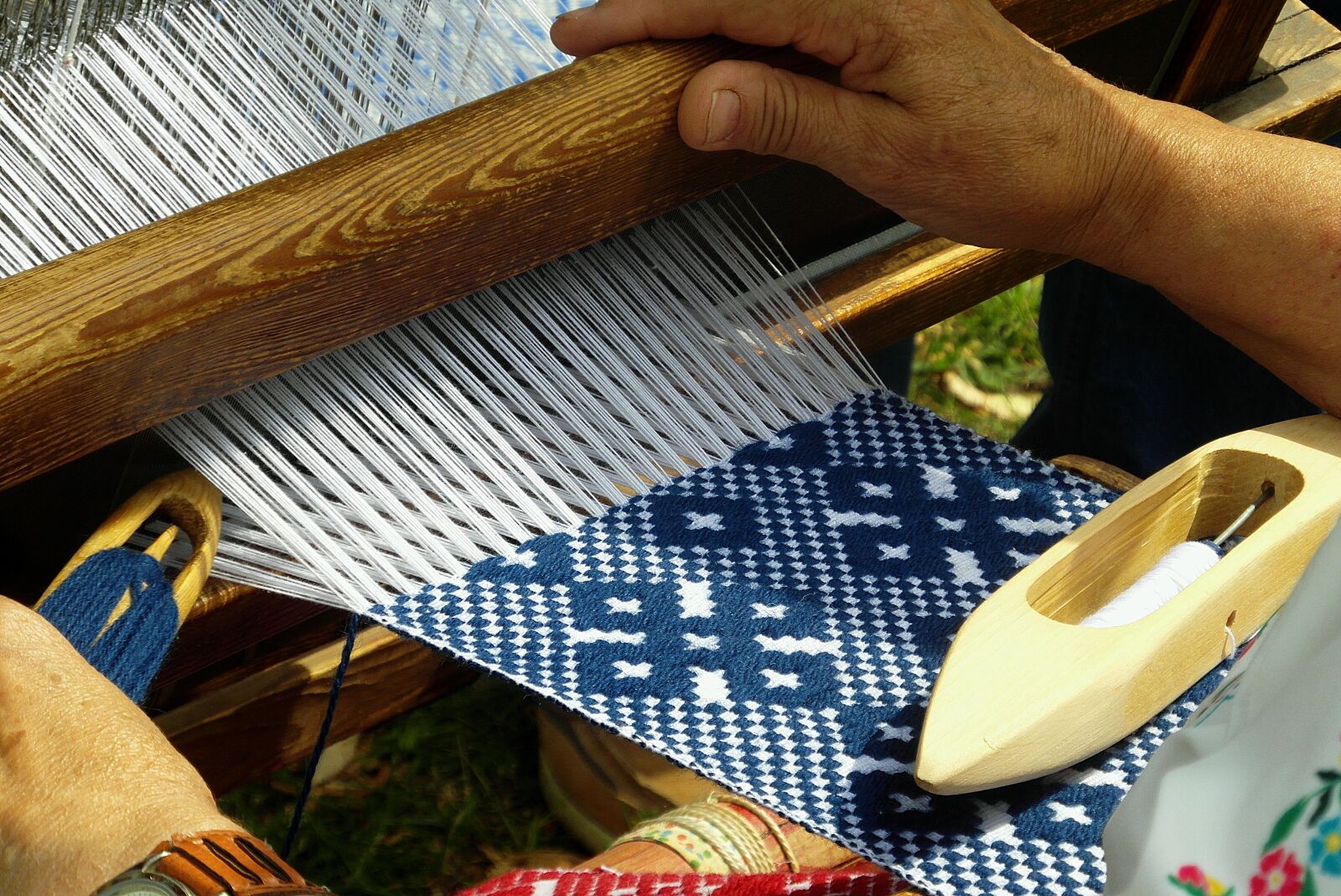 Samsung WB750 sample photo. Handicraft, weaving, loom photography
