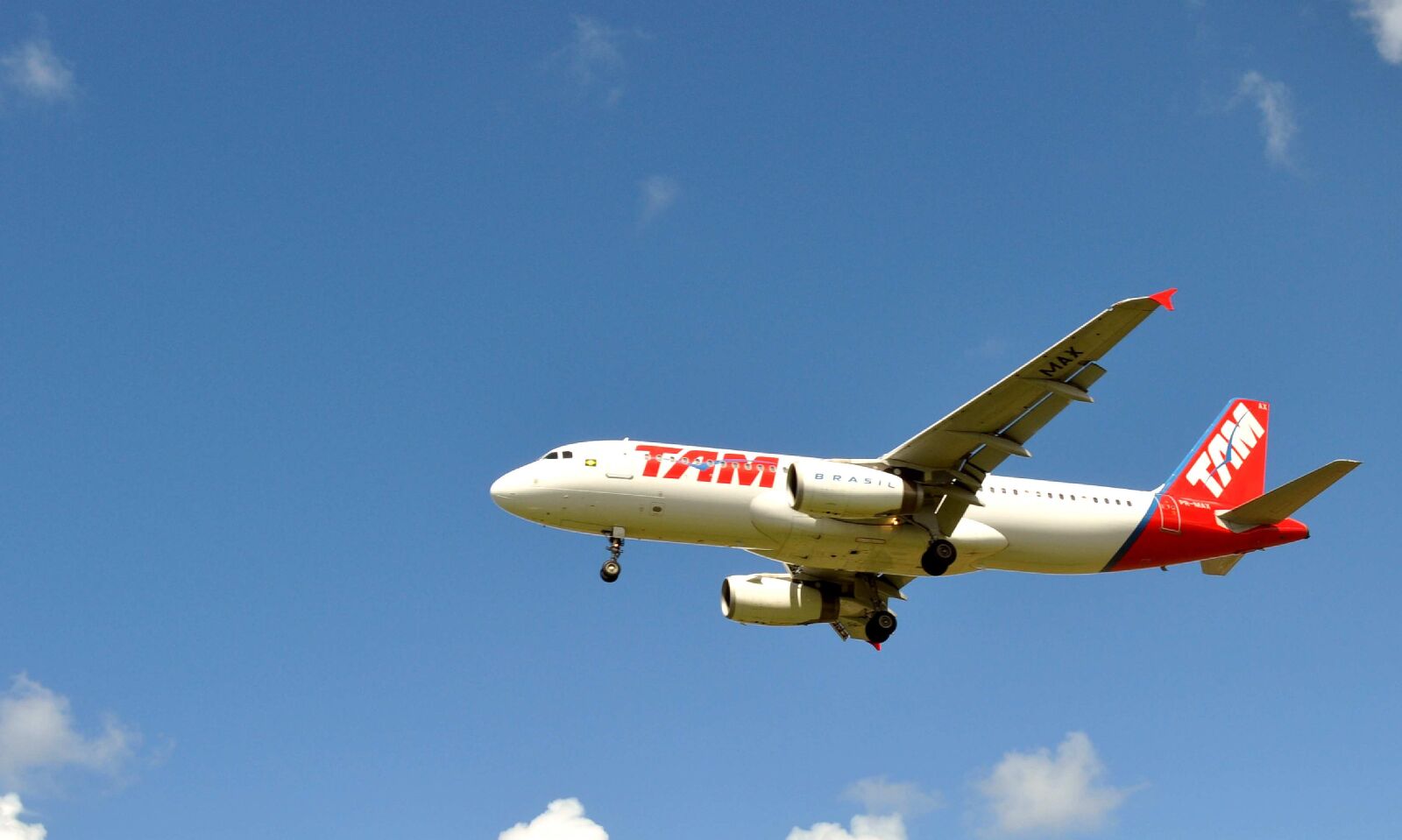 Nikon D5000 sample photo. Up-close, transport, plane, sky photography