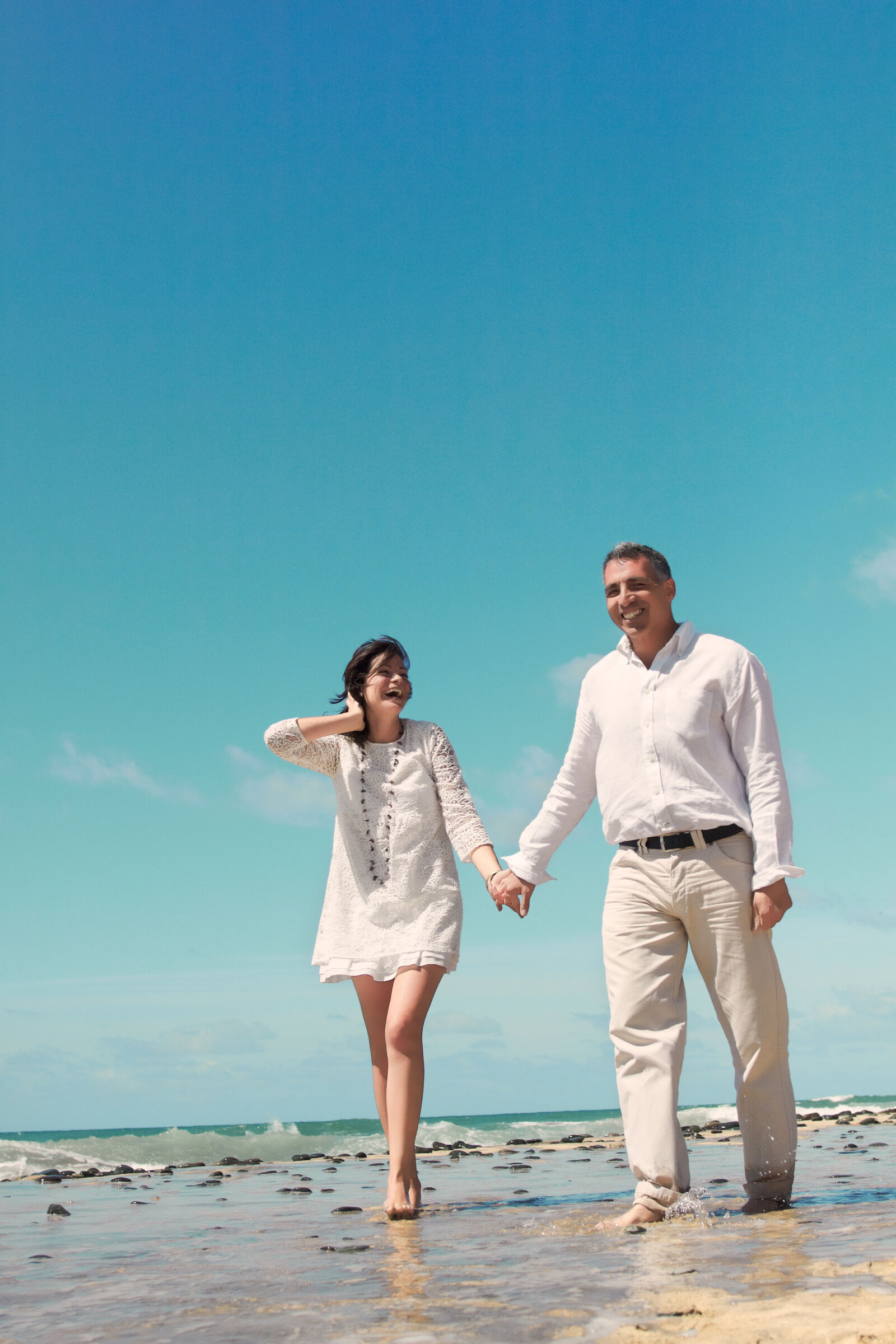Canon EOS 50D sample photo. Adult, affectionate, alcohol, beach photography