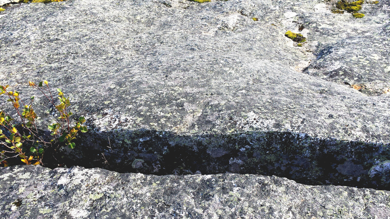 Samsung Galaxy S4 sample photo. Crevice, hike, norway, off photography