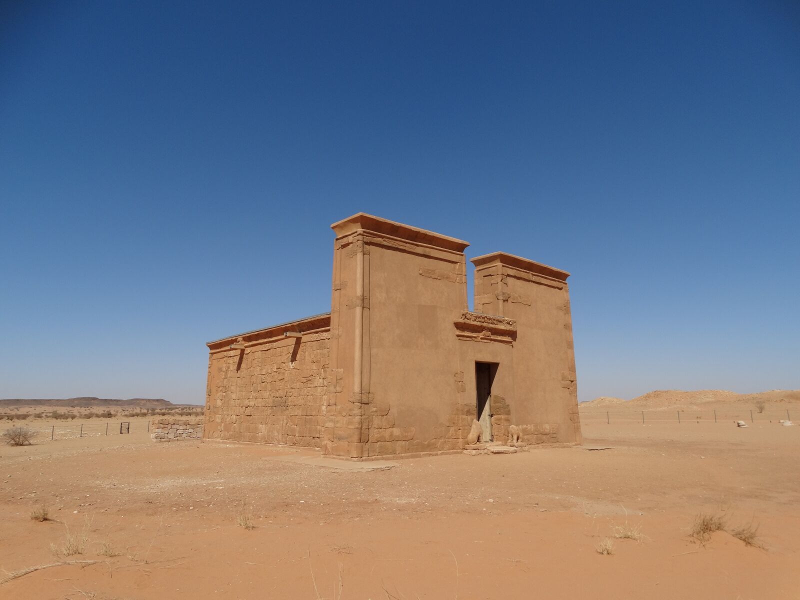 Sony Cyber-shot DSC-HX300 sample photo. Khartoum, meroe, desert photography