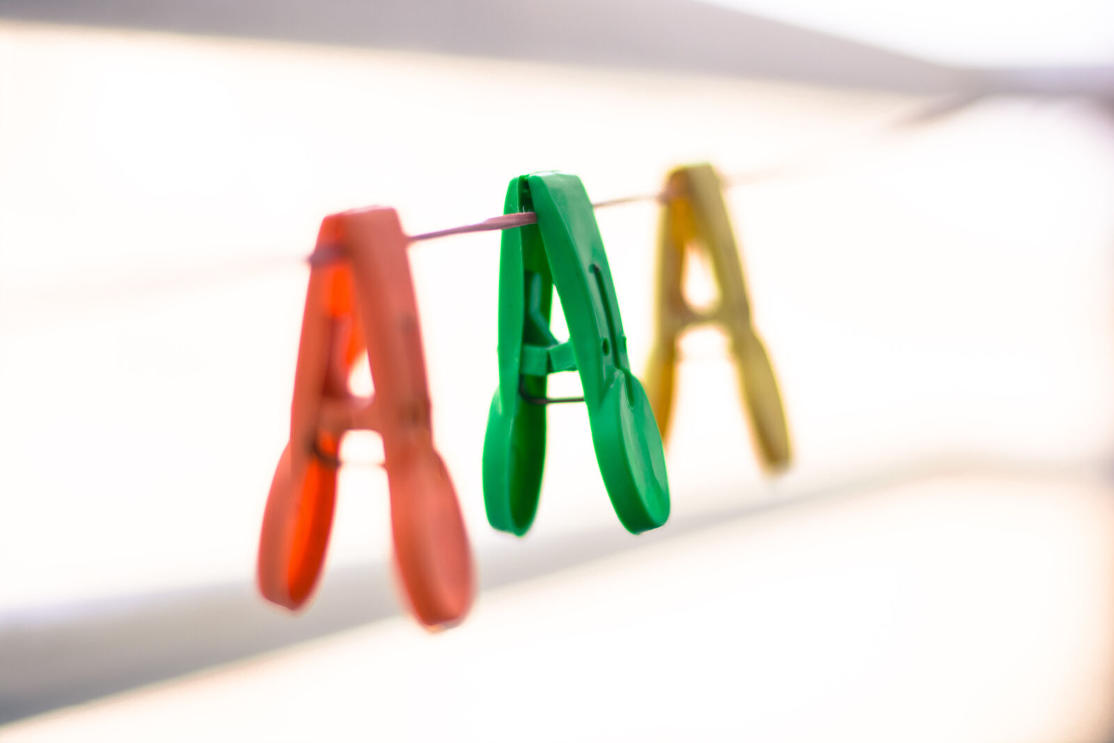 Nikon D5200 + Nikon AF-S Nikkor 50mm F1.8G sample photo. Blur, clips, close, up photography