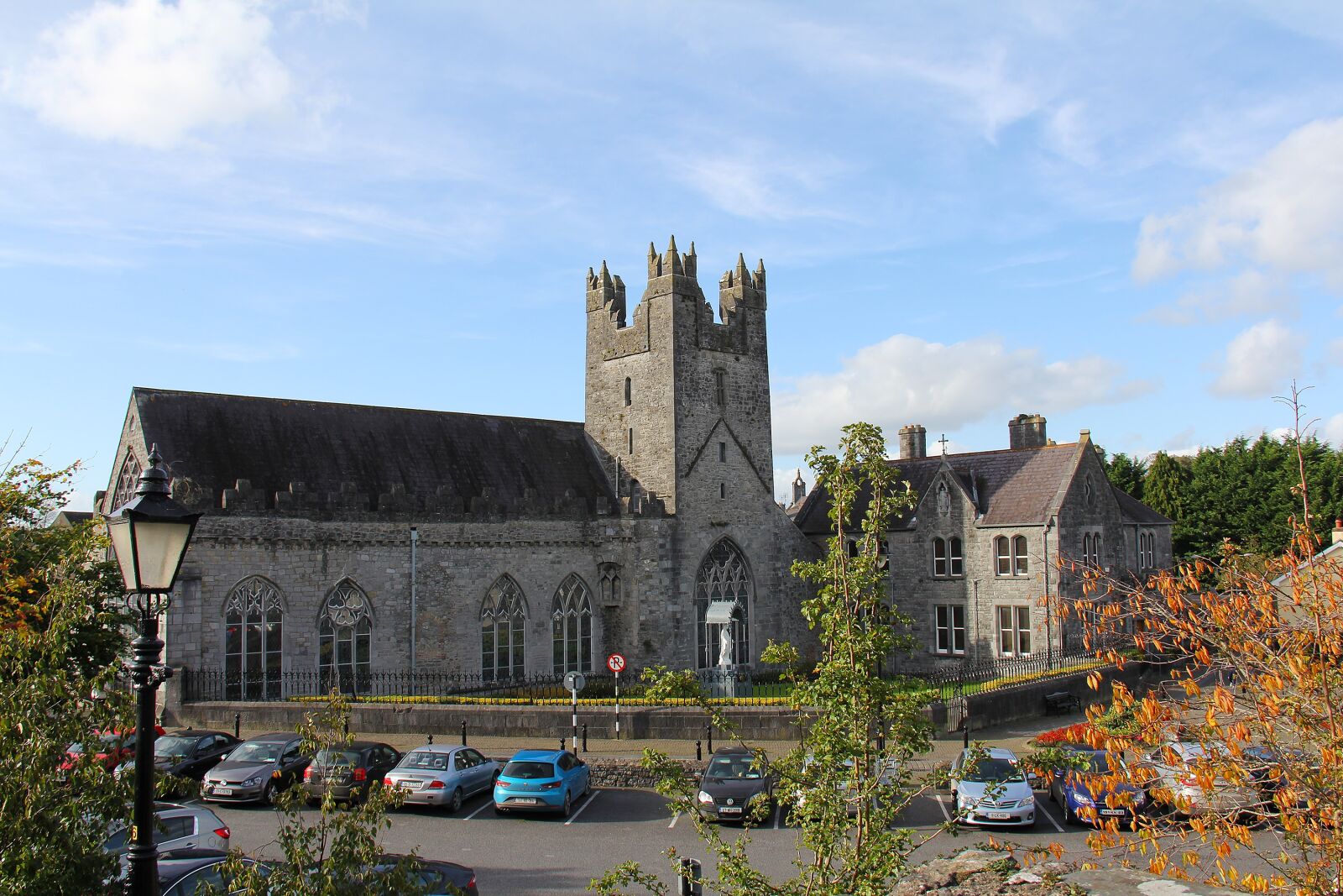 Canon EF-S 18-200mm F3.5-5.6 IS sample photo. The black abbey, religious photography